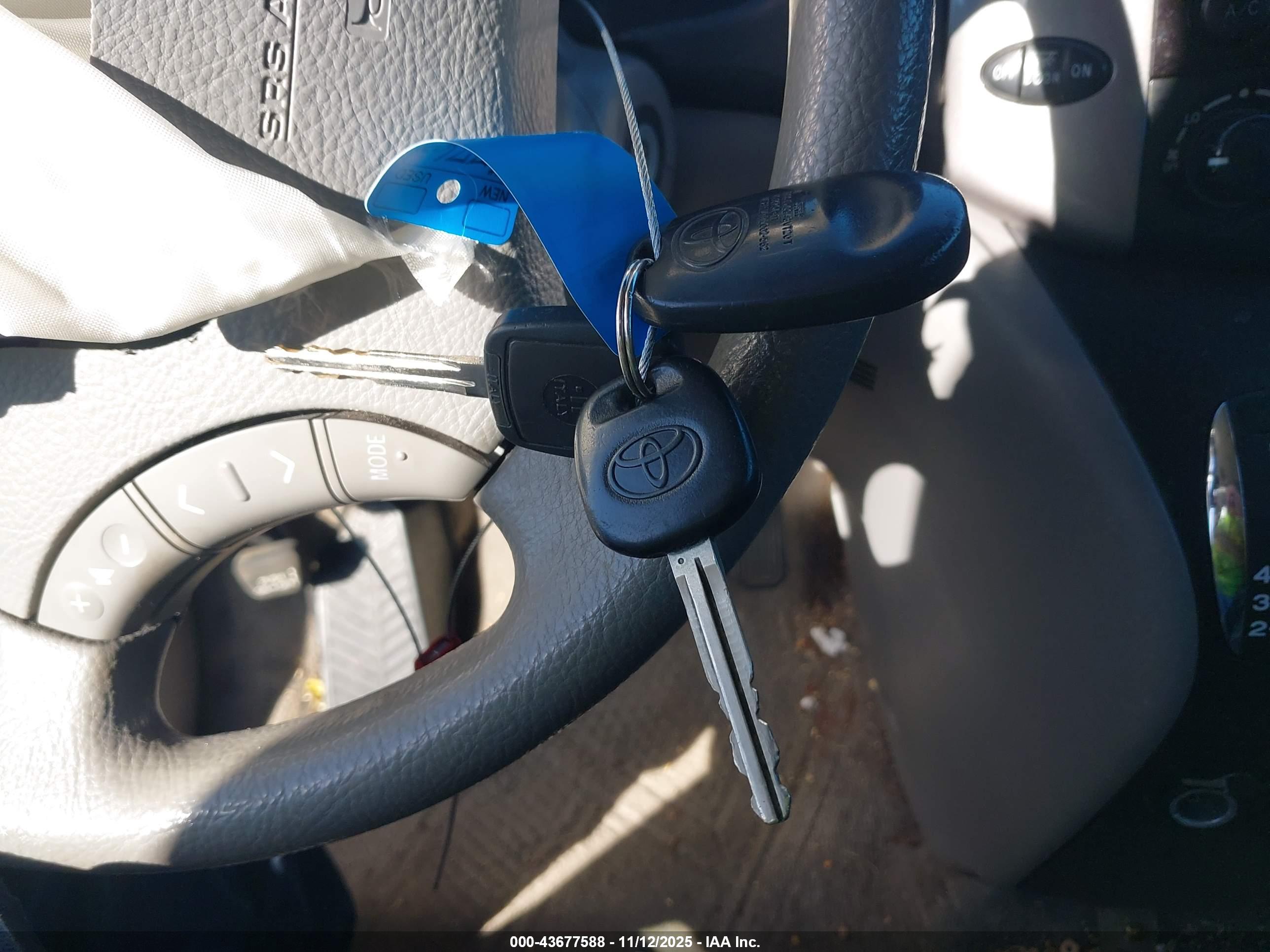 TOYOTA SIENNA image 11