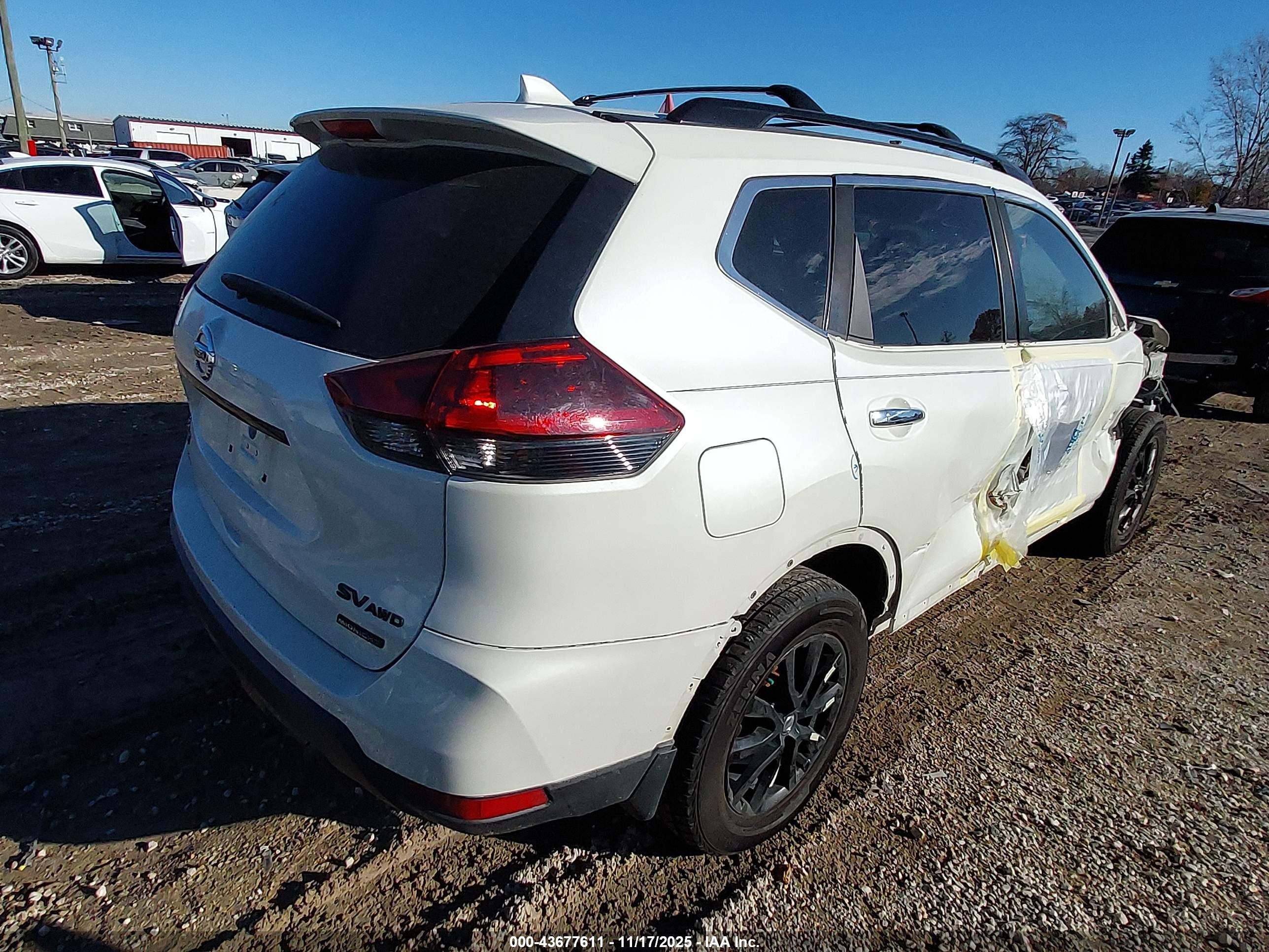 NISSAN ROGUE image 4