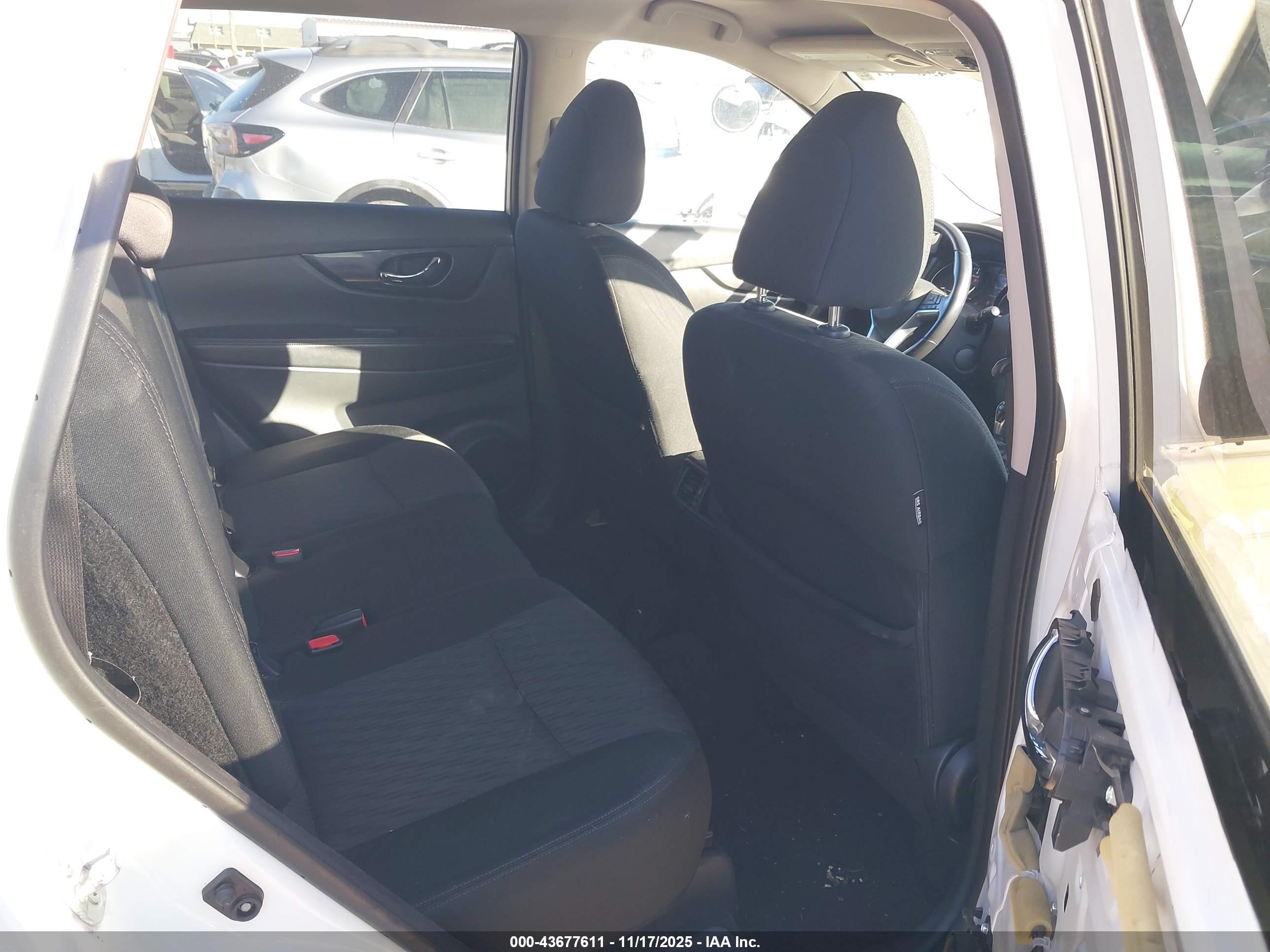 NISSAN ROGUE image 8