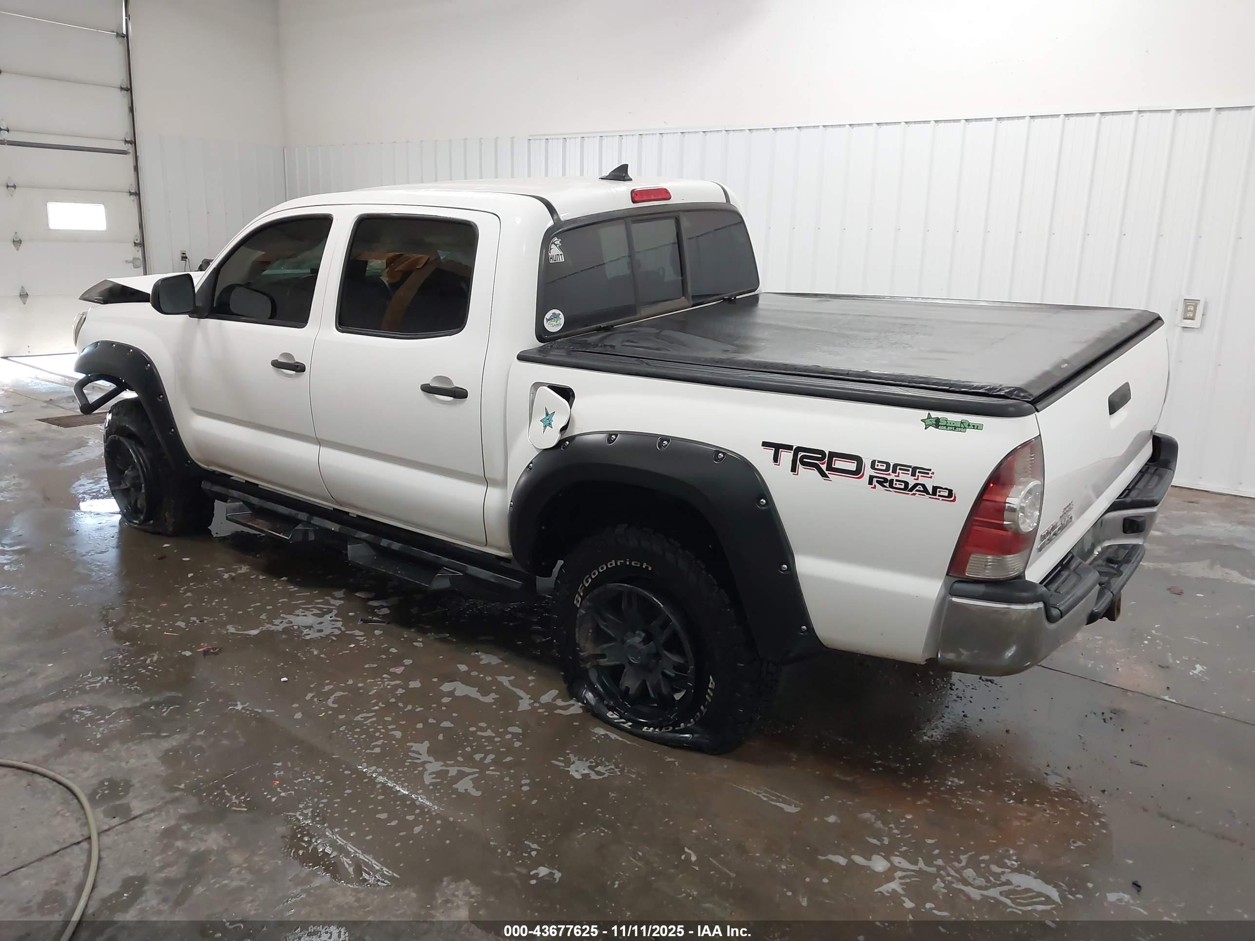 TOYOTA TACOMA image 3