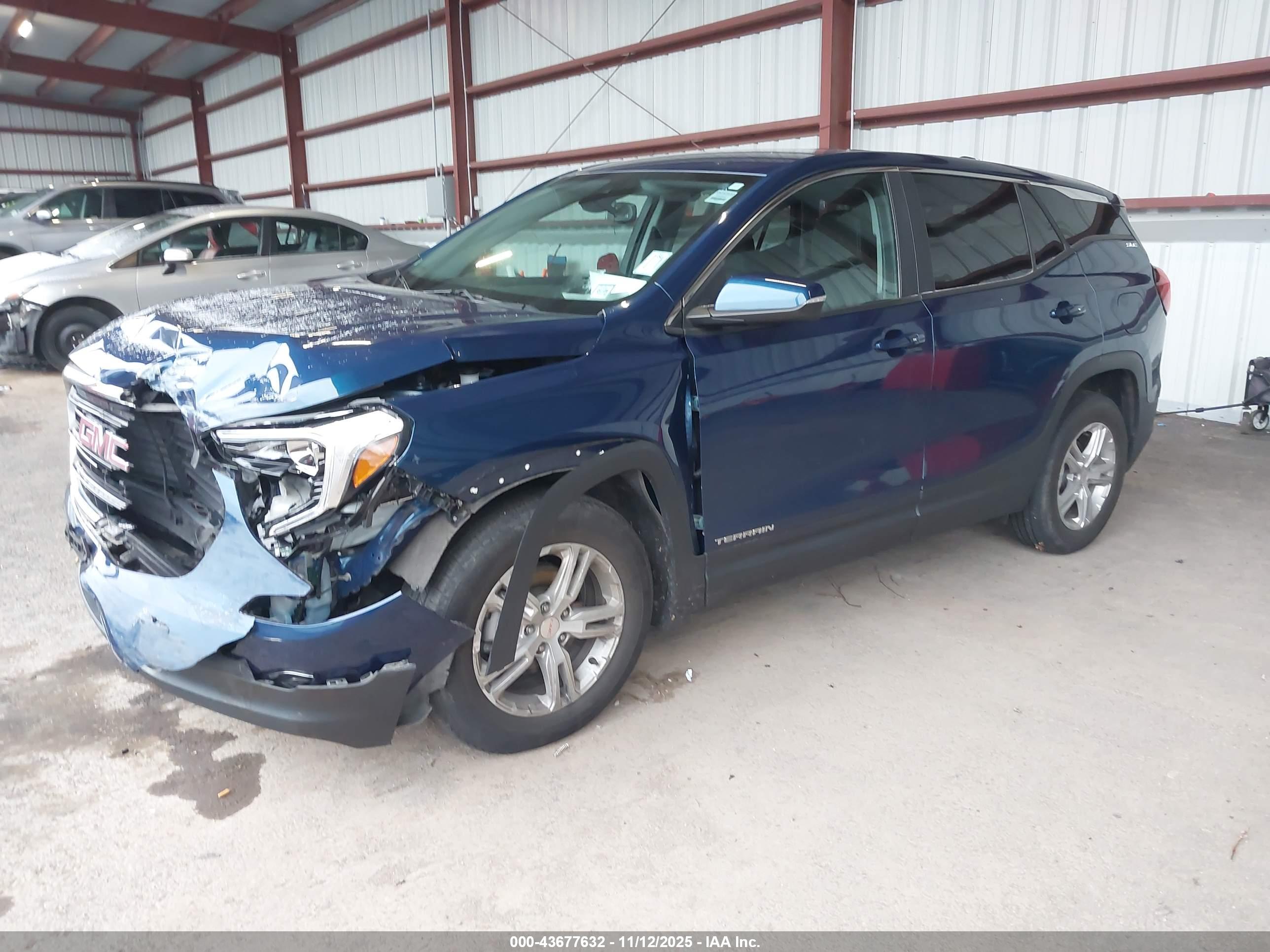 GMC TERRAIN image 2