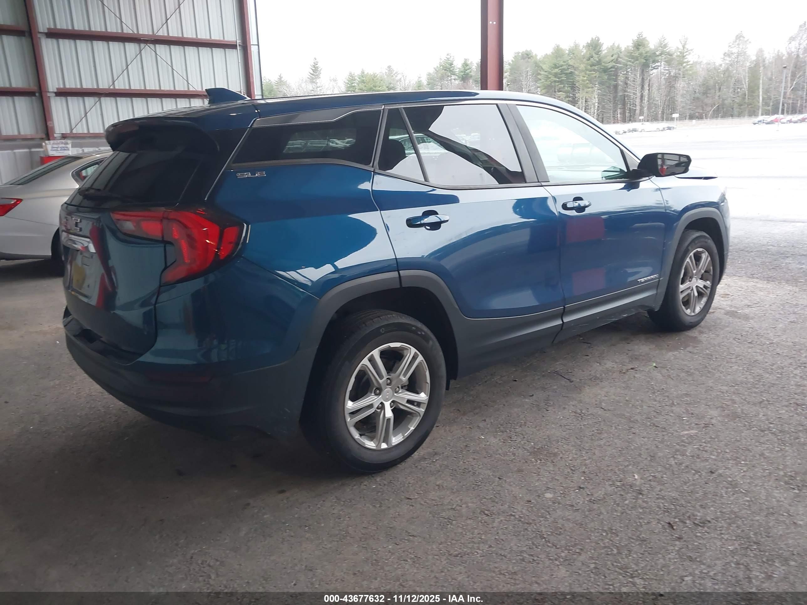 GMC TERRAIN image 4