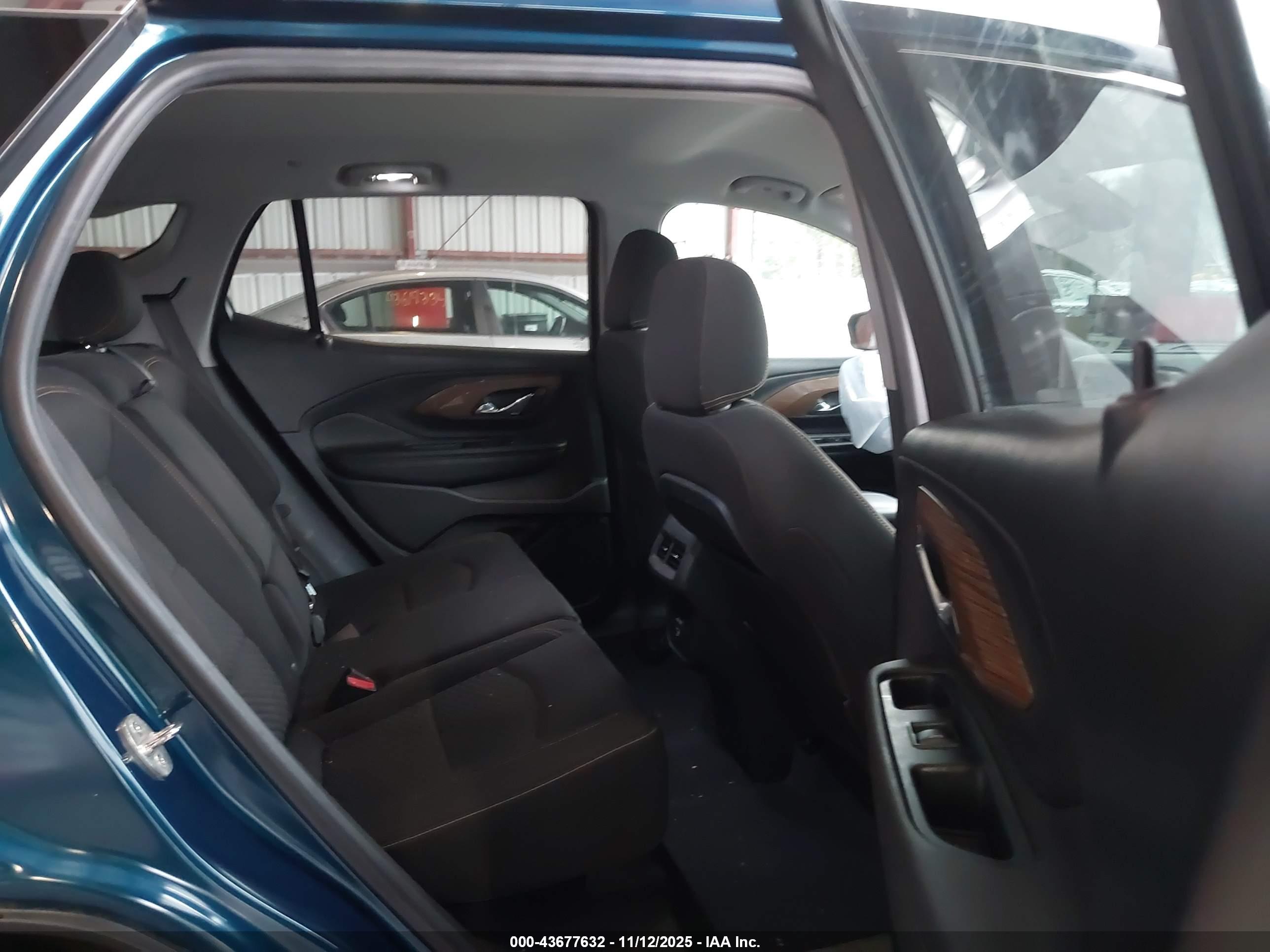 GMC TERRAIN image 8