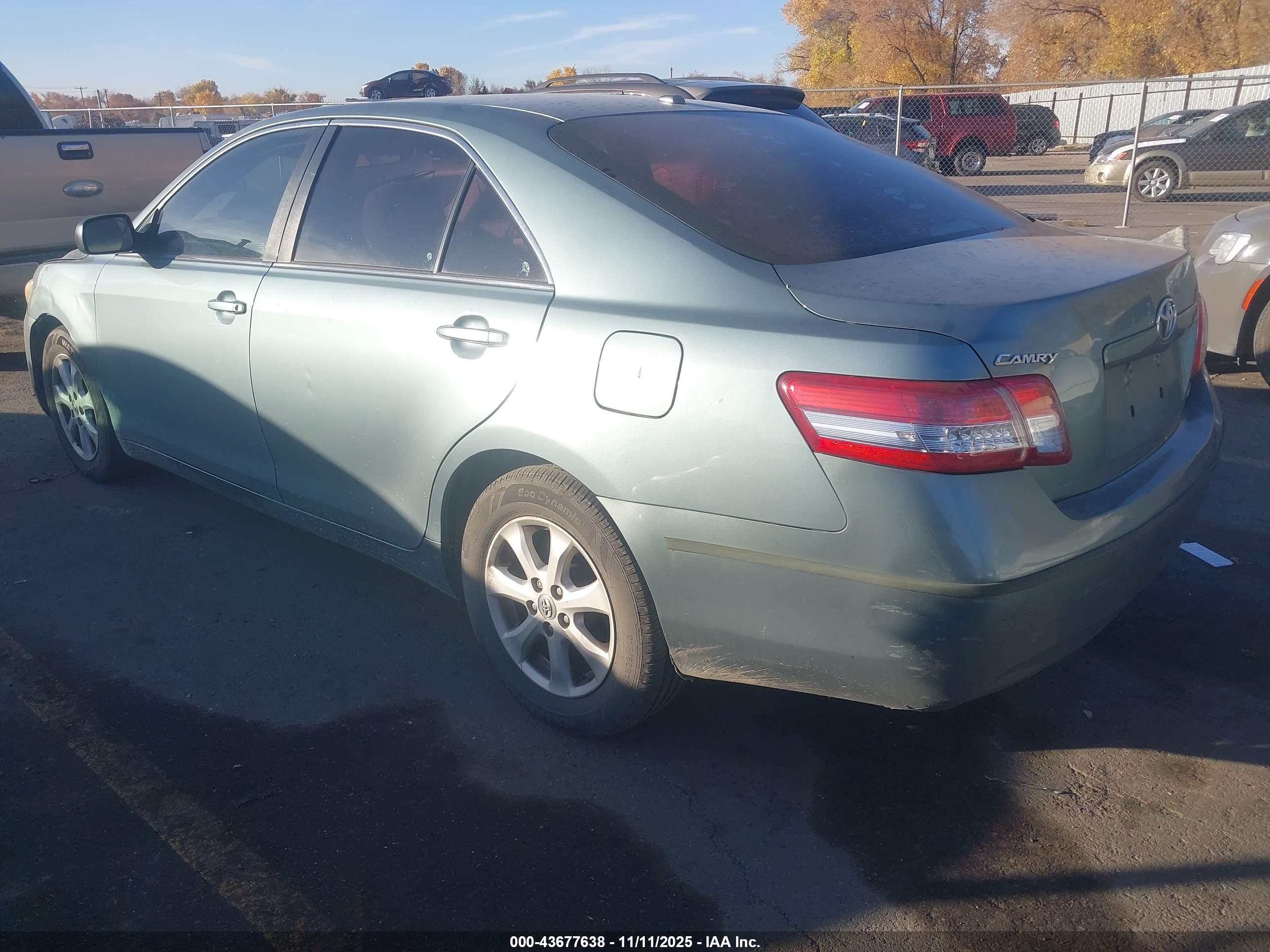 TOYOTA CAMRY image 3
