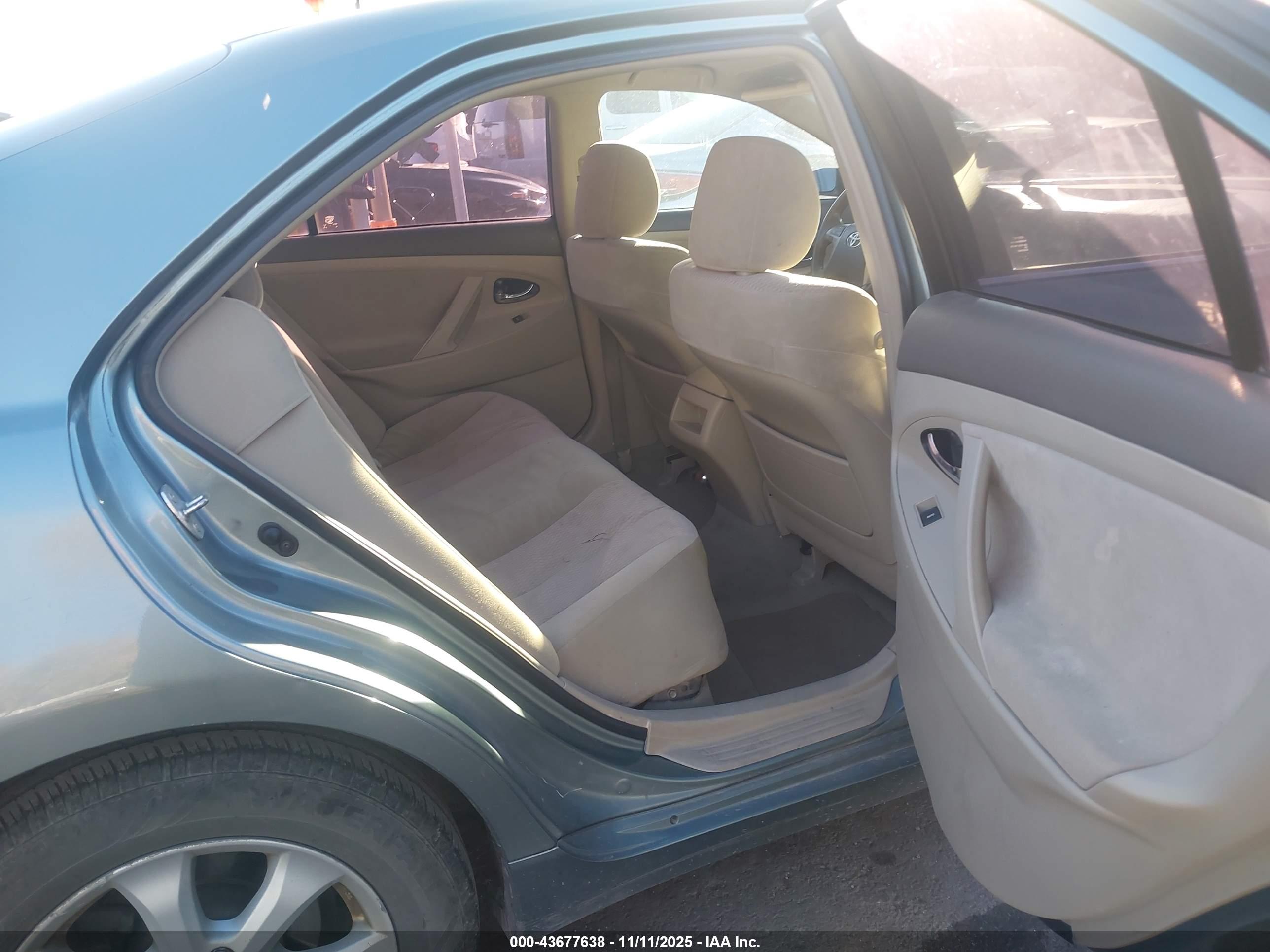 TOYOTA CAMRY image 8