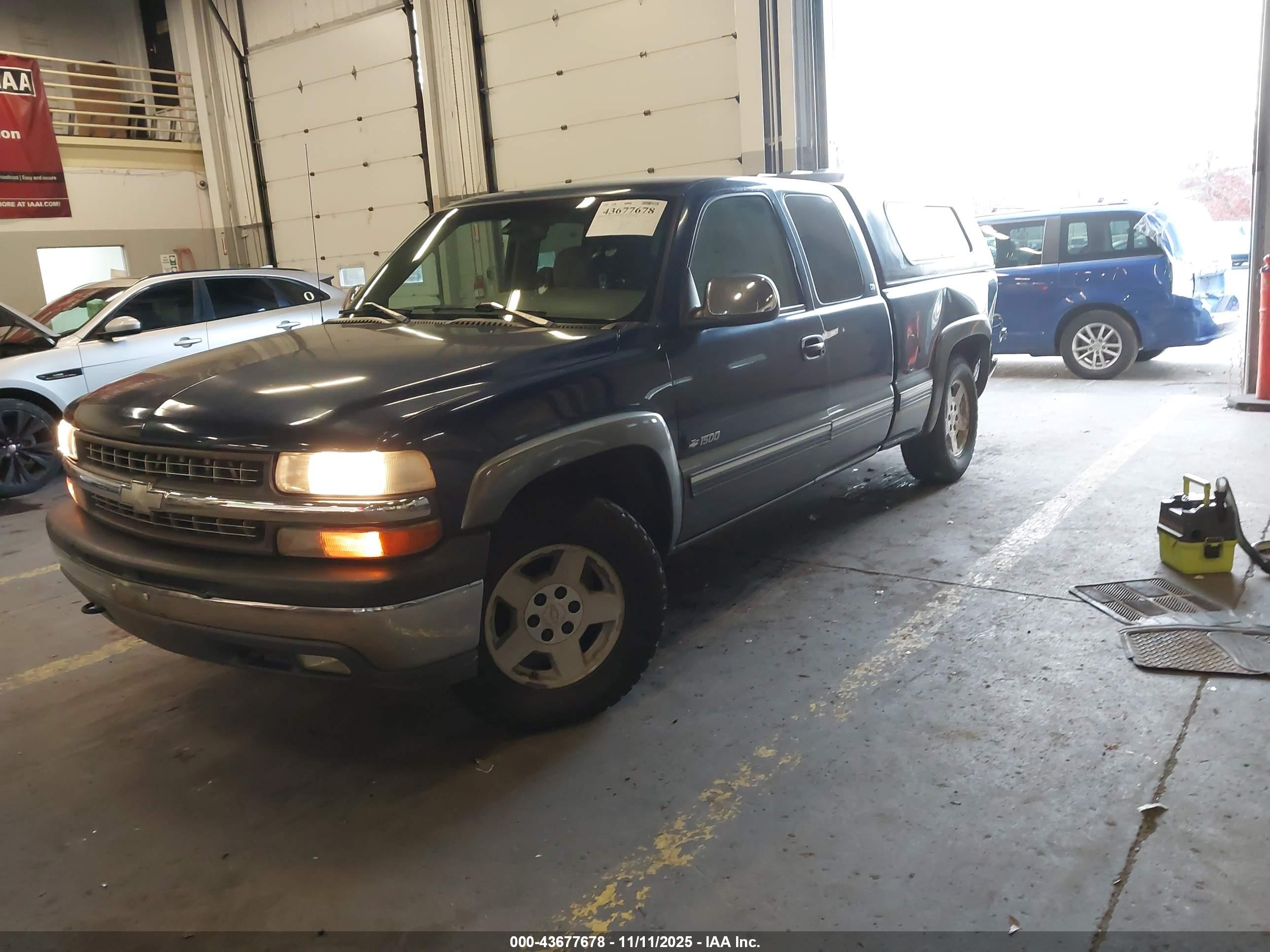 CHEVROLET SILVERADO image 2