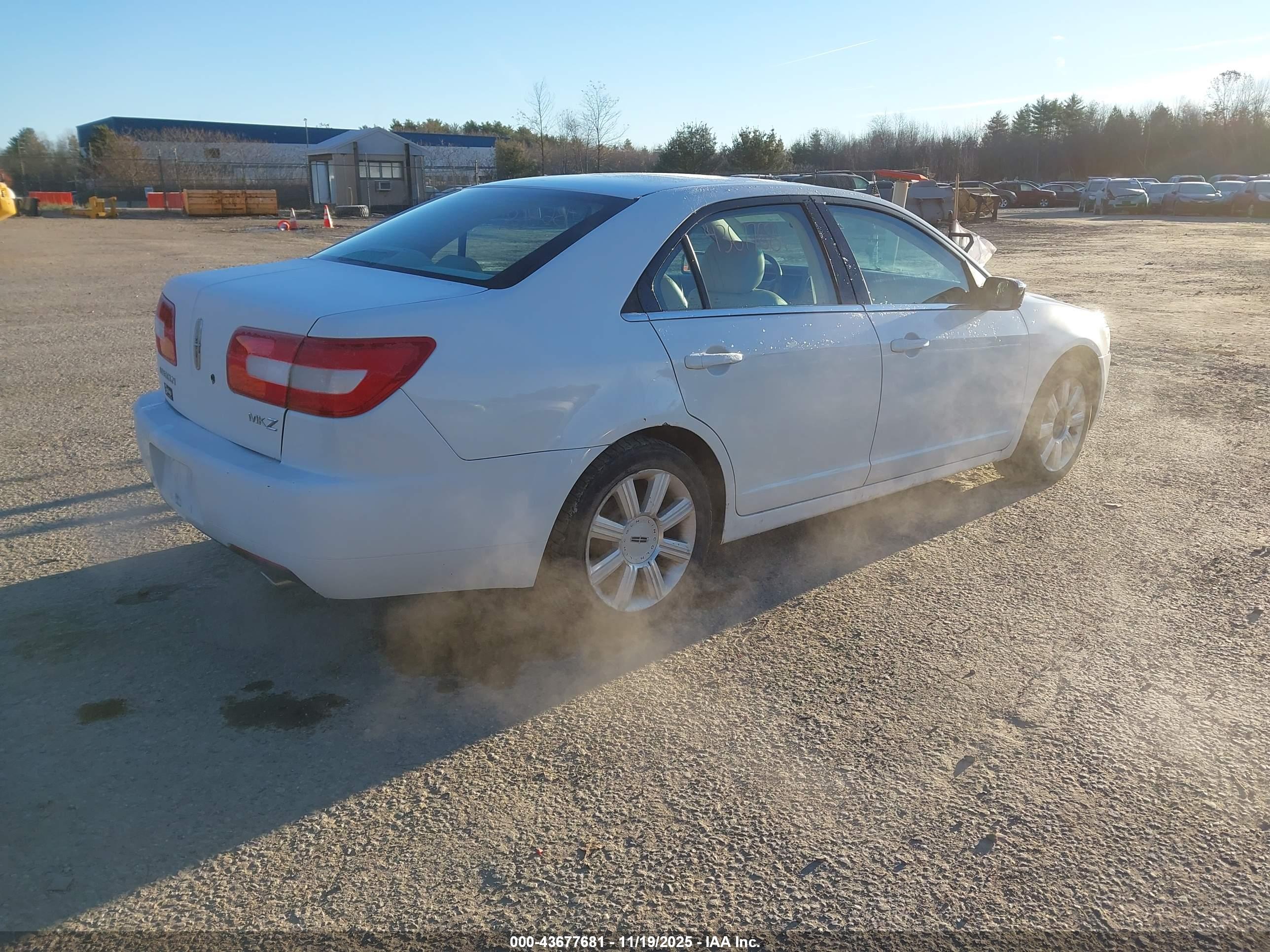 LINCOLN MKZ image 4