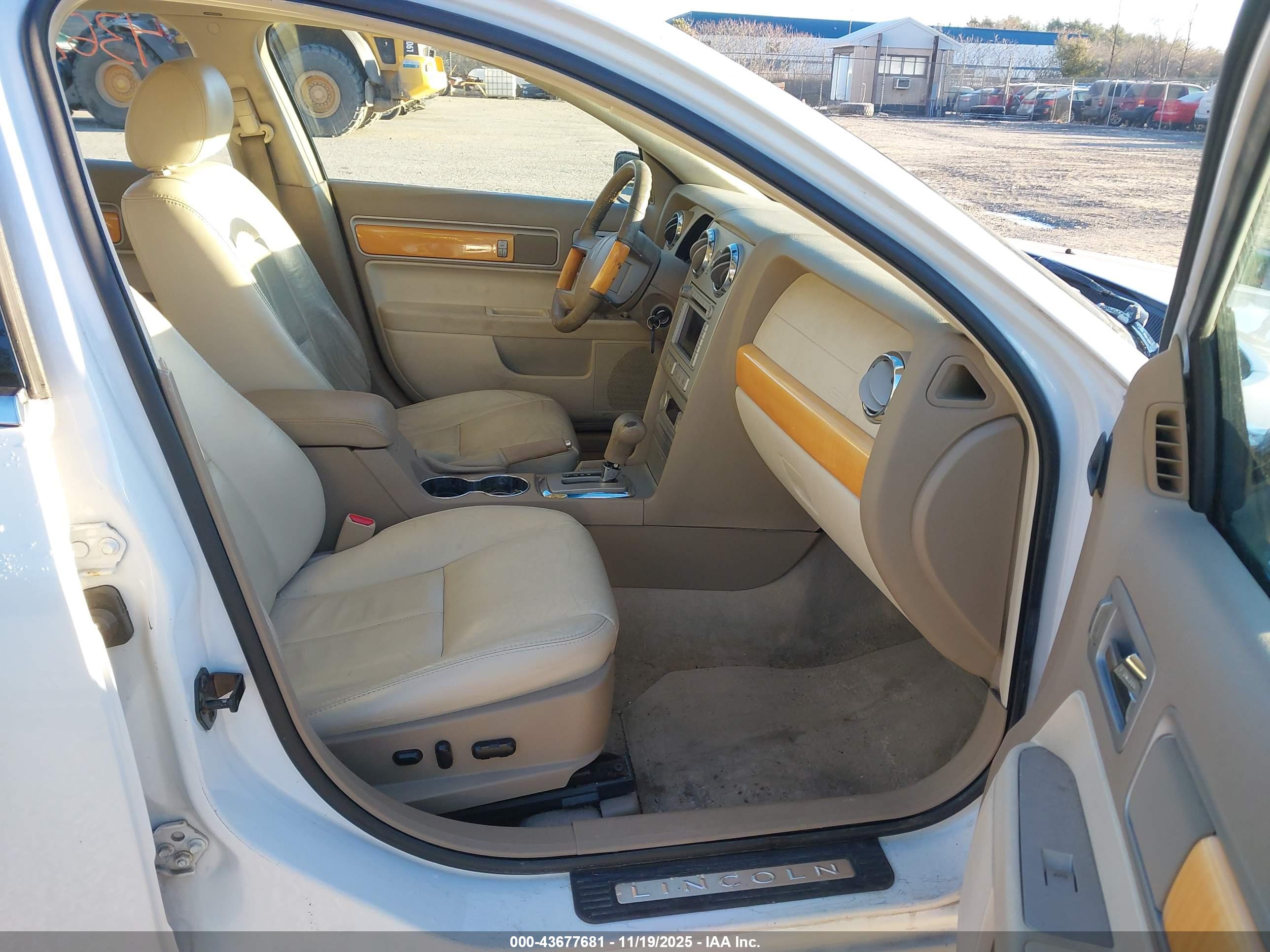 LINCOLN MKZ image 5