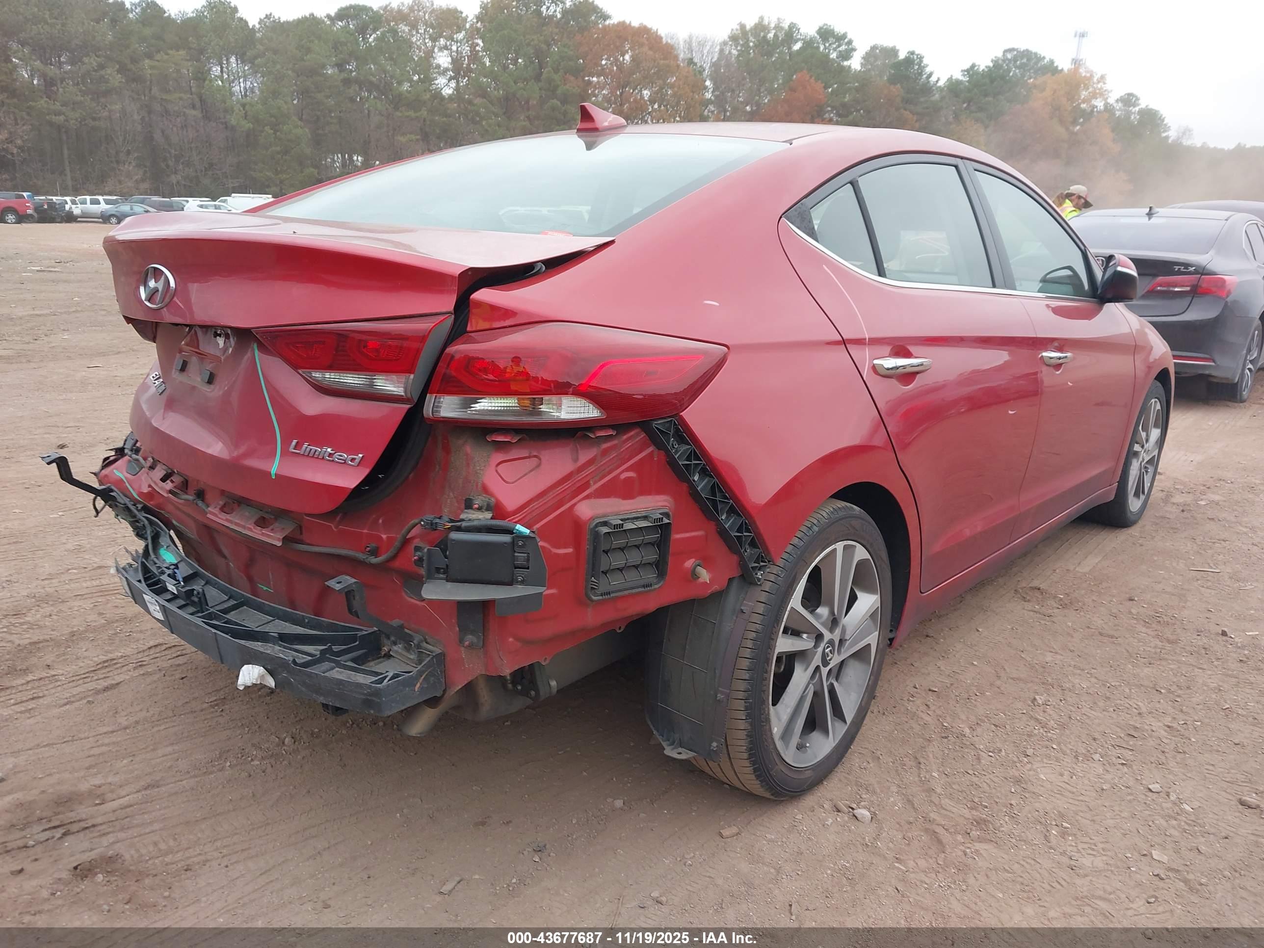 HYUNDAI ELANTRA image 4