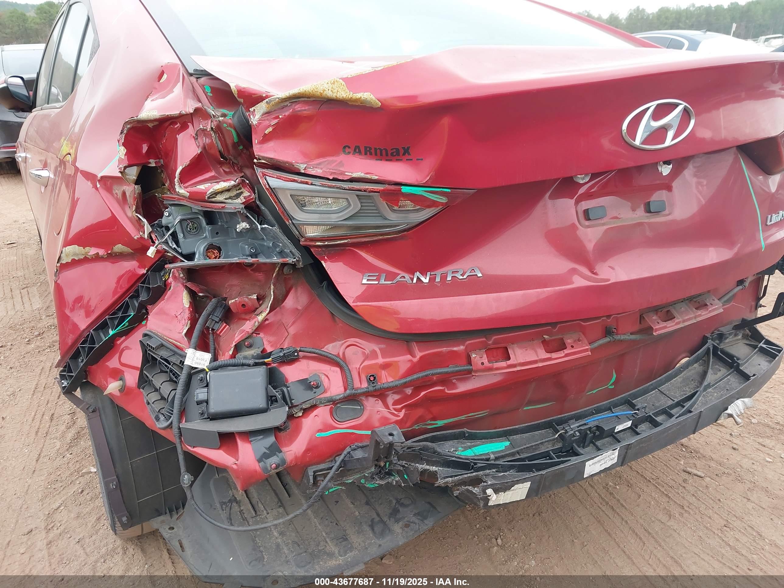 HYUNDAI ELANTRA image 6