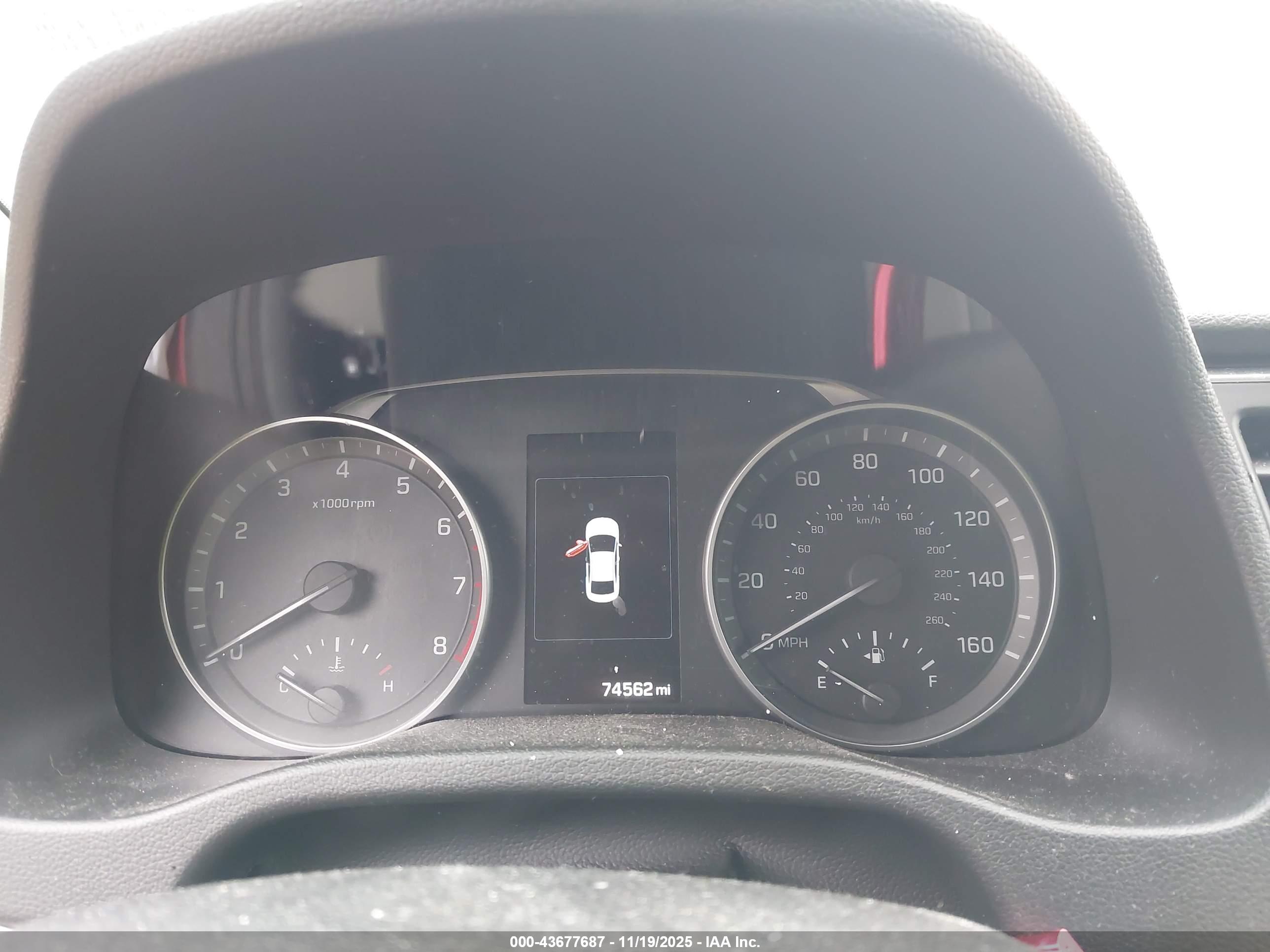 HYUNDAI ELANTRA image 7