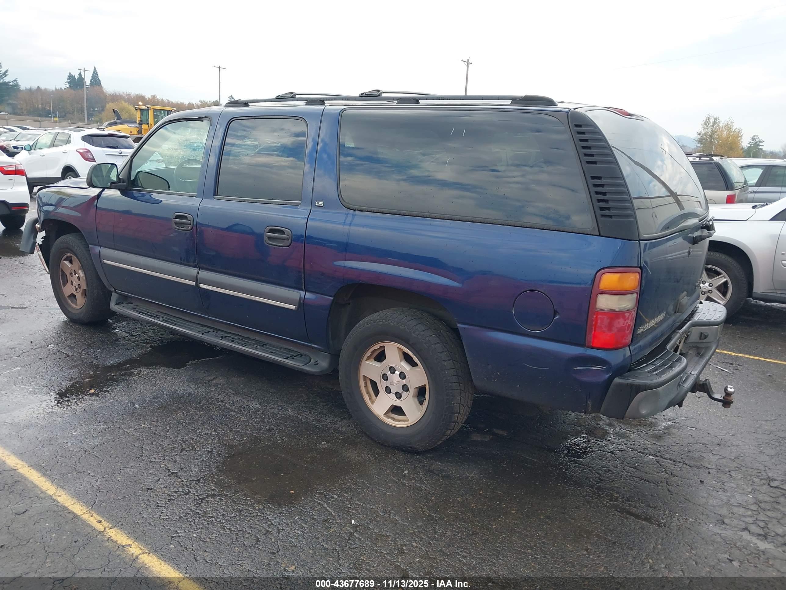 CHEVROLET SUBURBAN image 3