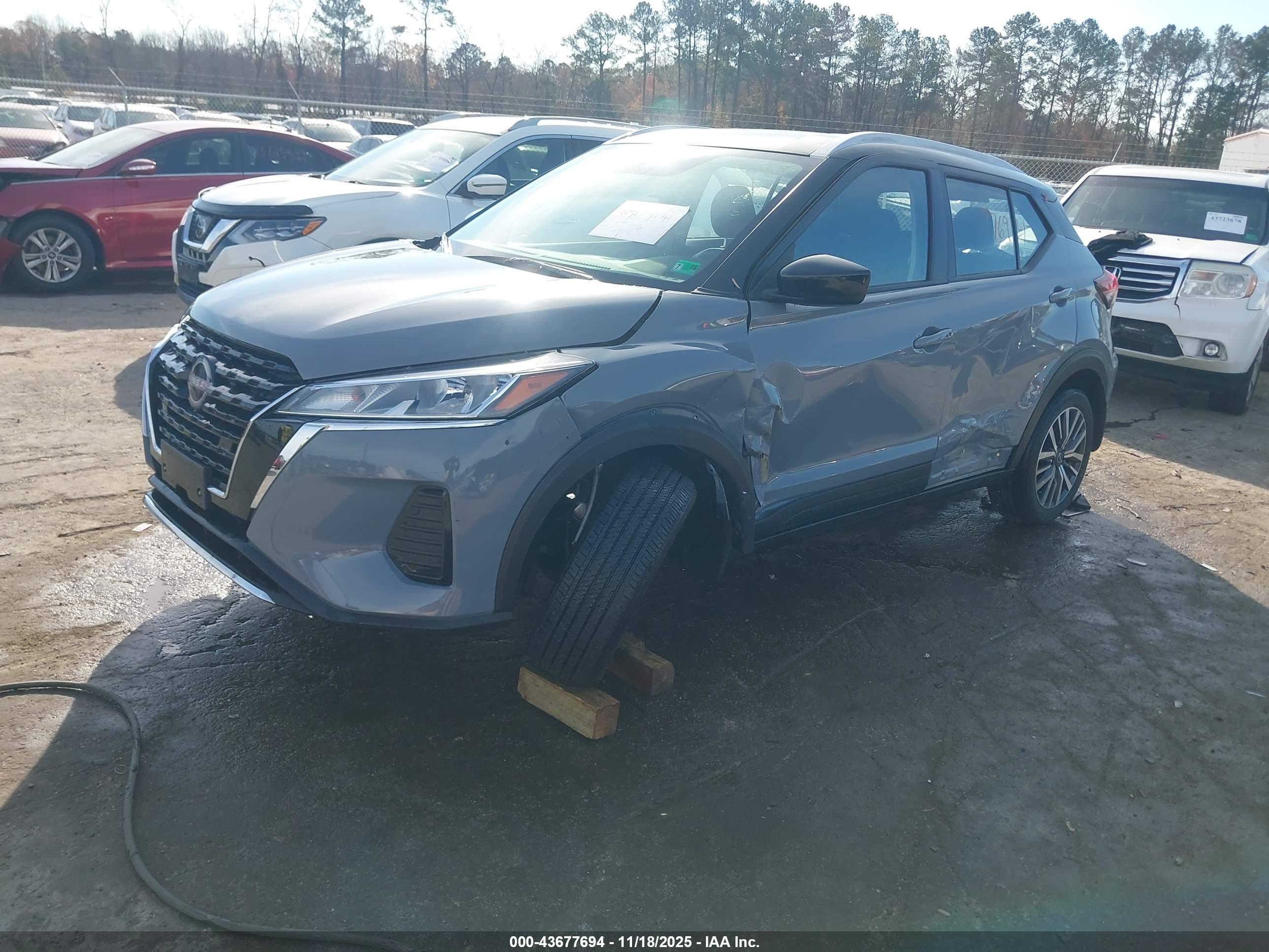 NISSAN KICKS image 2