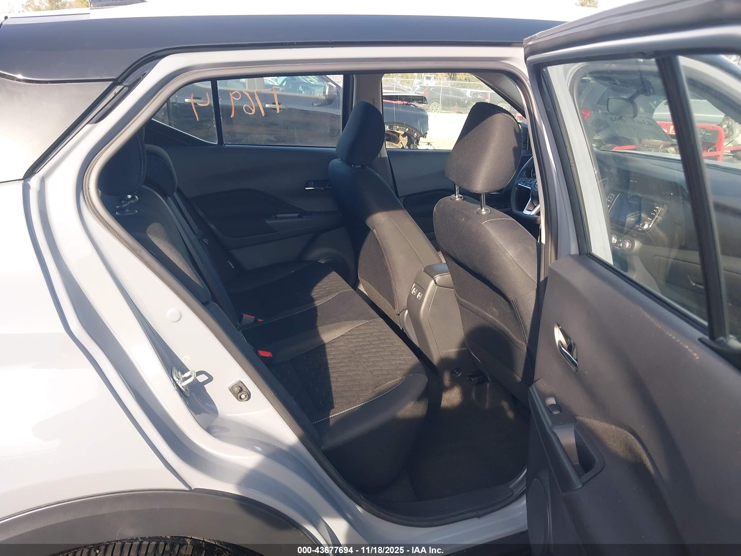 NISSAN KICKS image 8