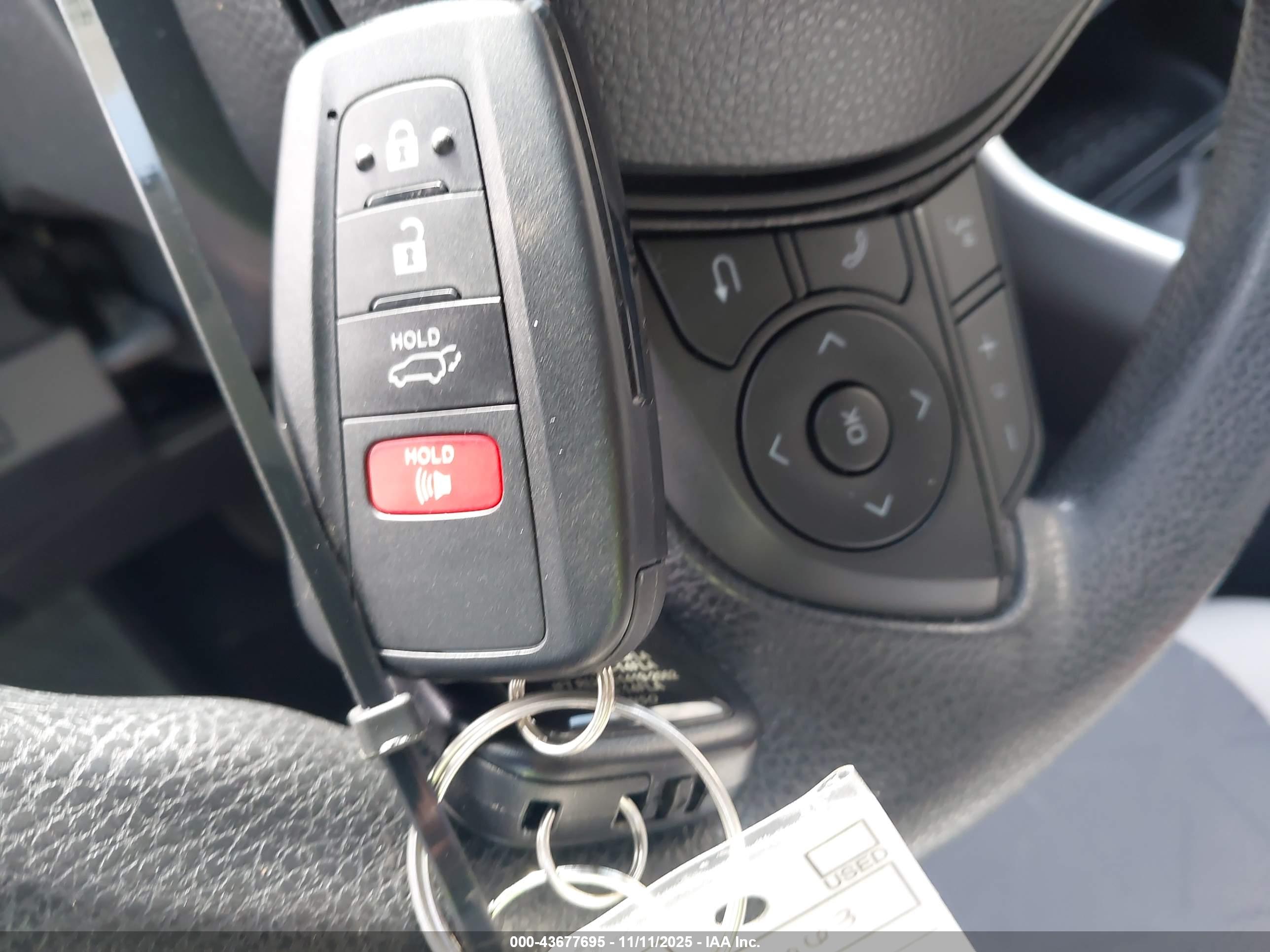 TOYOTA RAV4 image 11