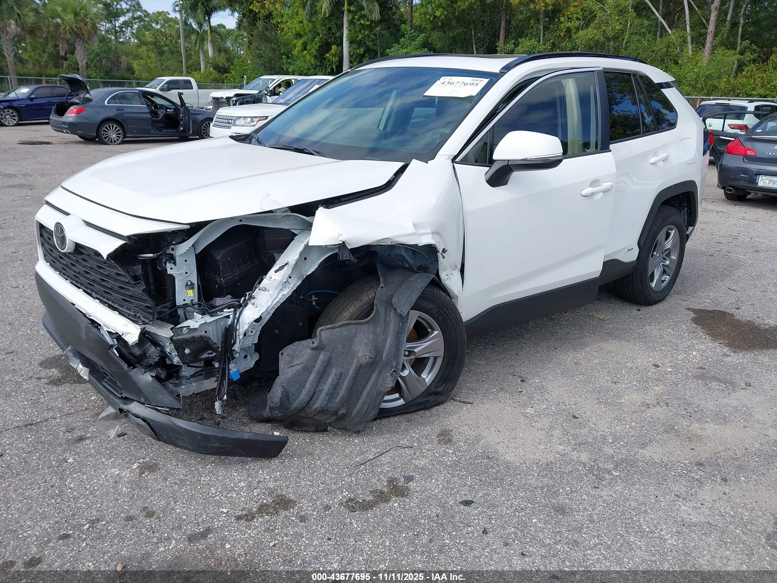 TOYOTA RAV4 image 2