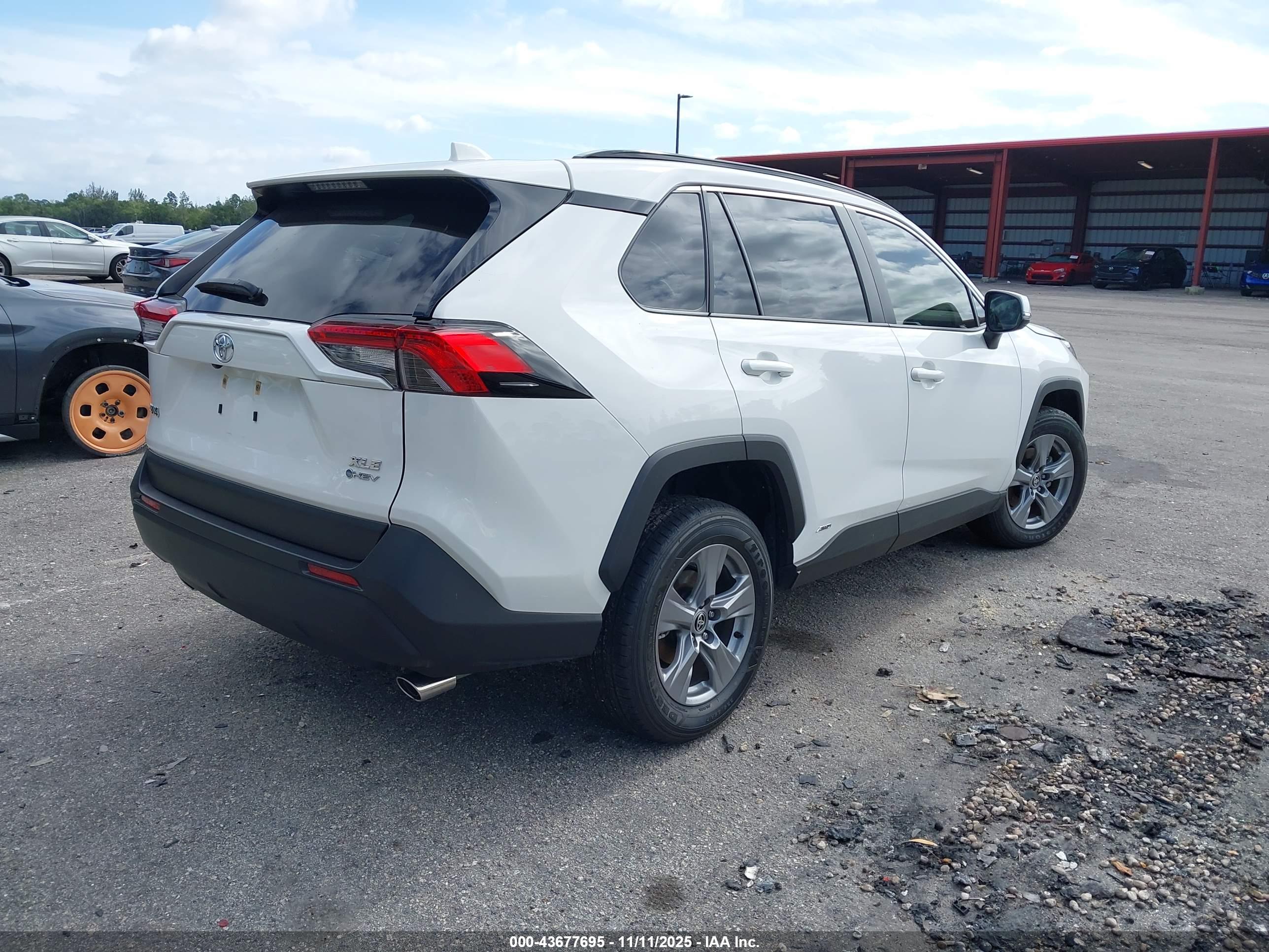 TOYOTA RAV4 image 4