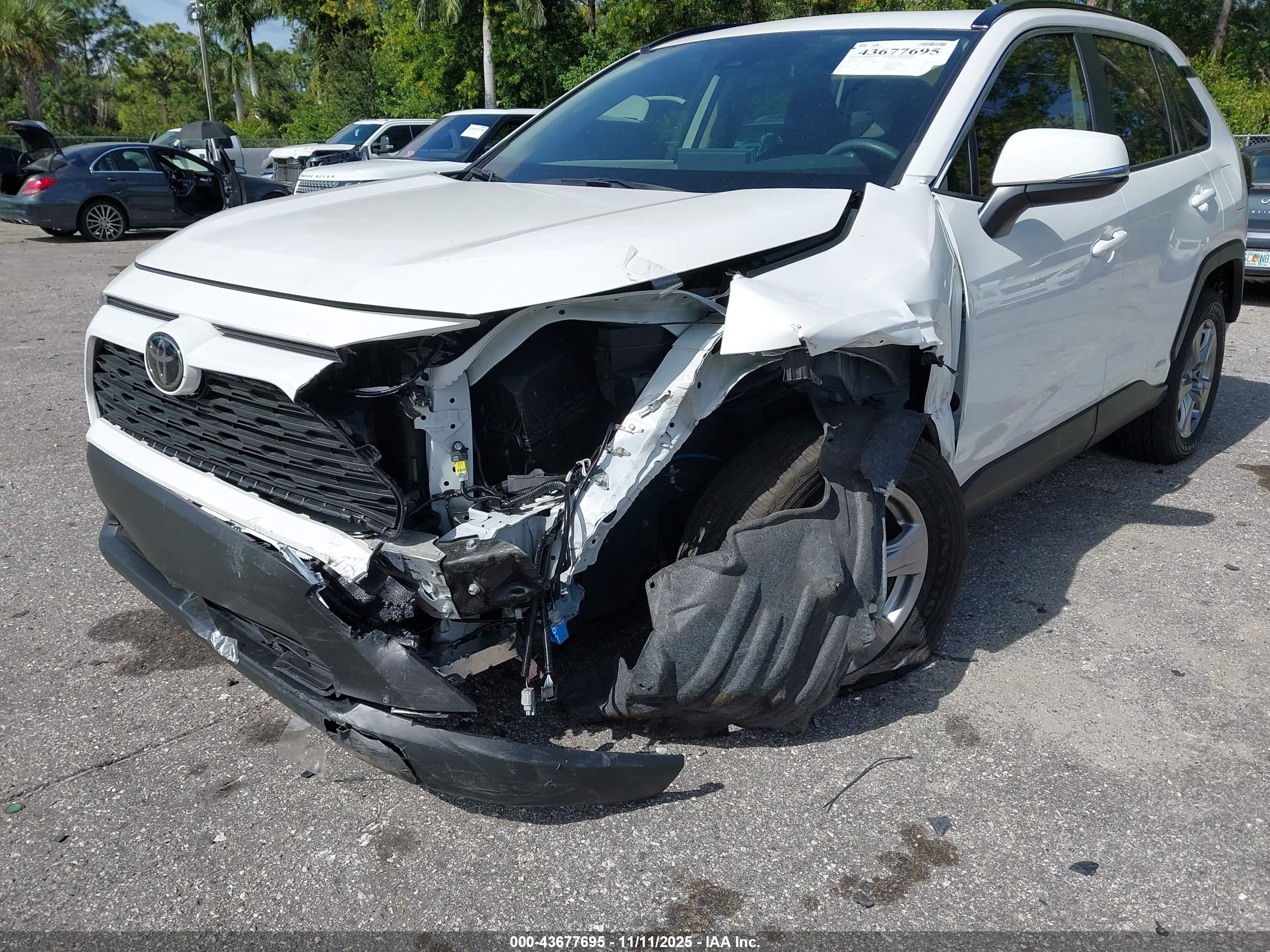 TOYOTA RAV4 image 6