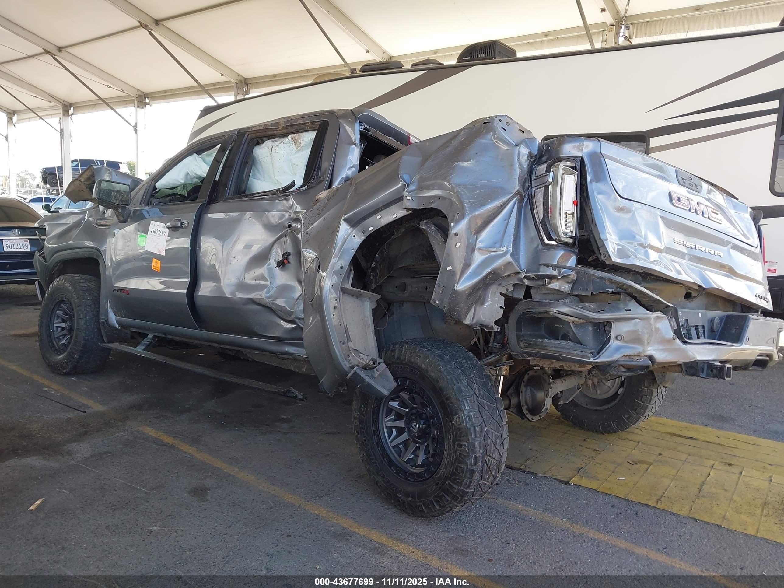 GMC SIERRA image 3