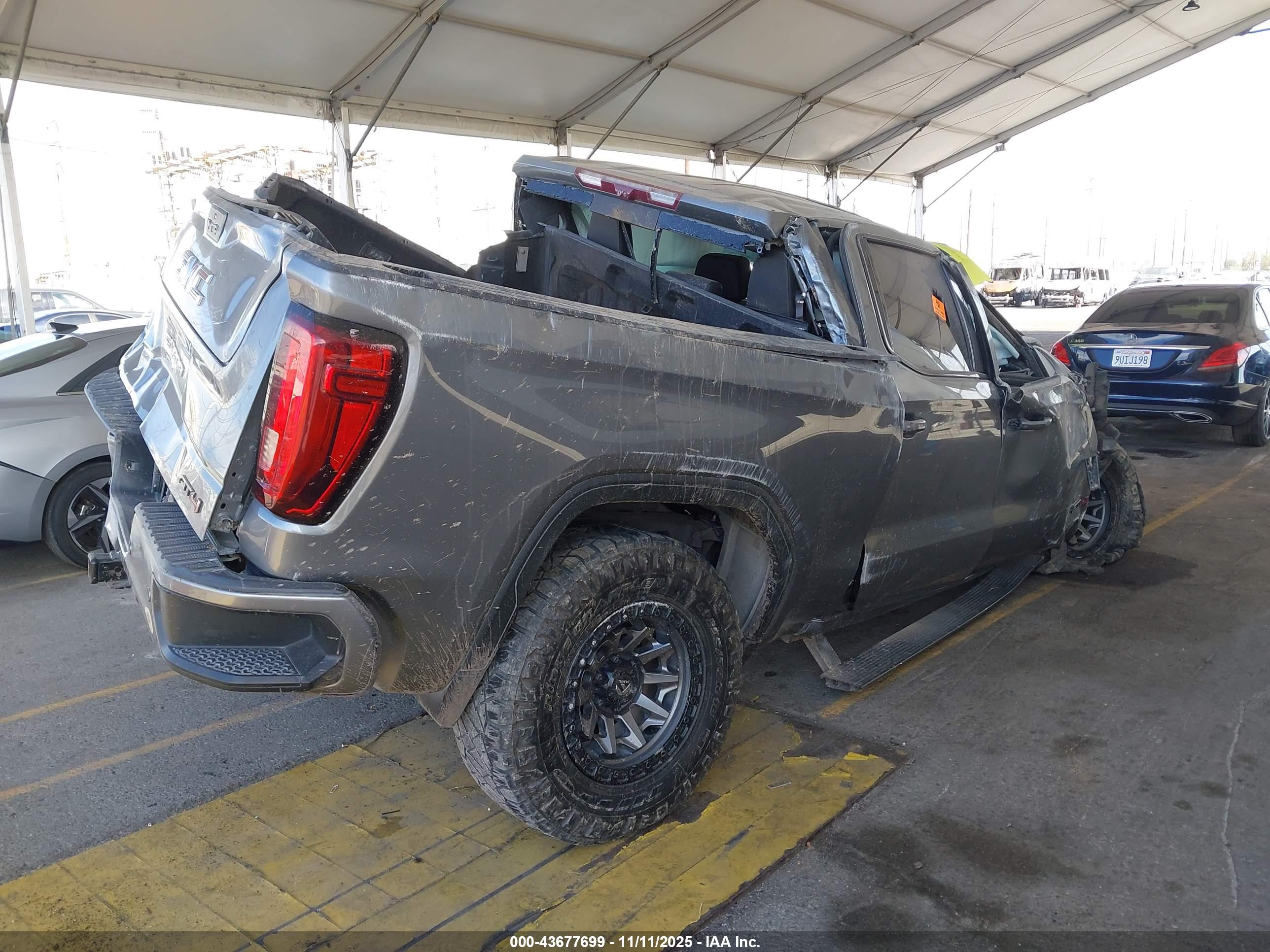 GMC SIERRA image 4
