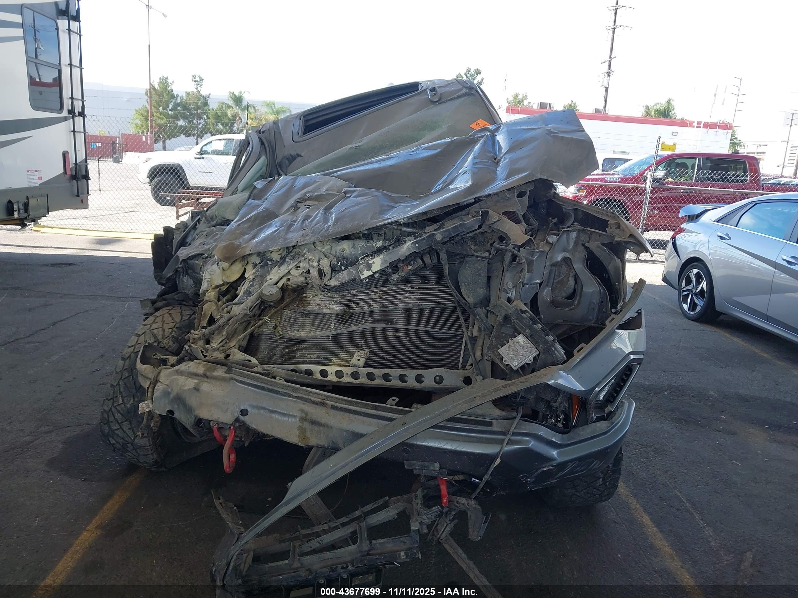 GMC SIERRA image 6