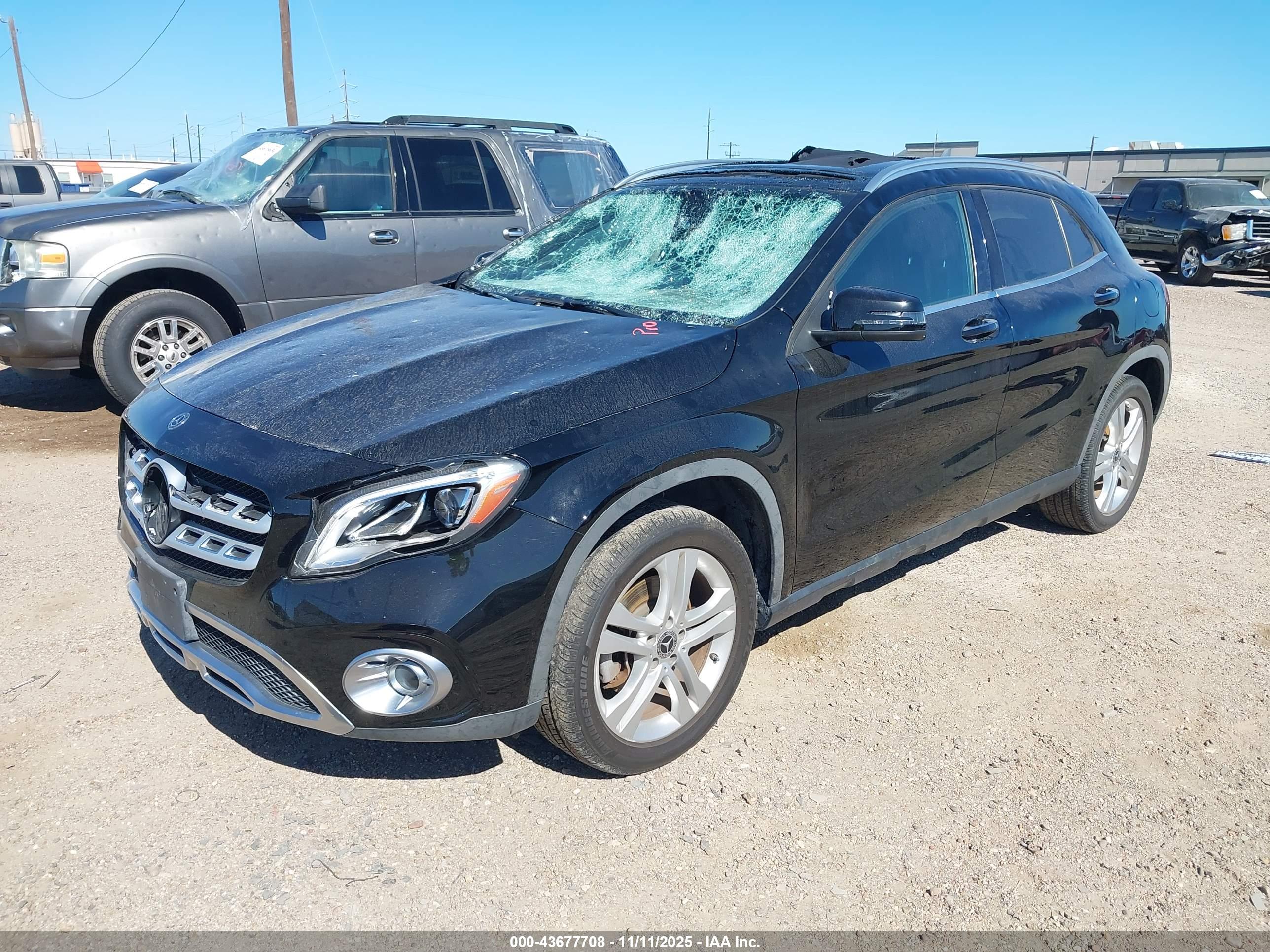 MERCEDES-BENZ GLA image 2