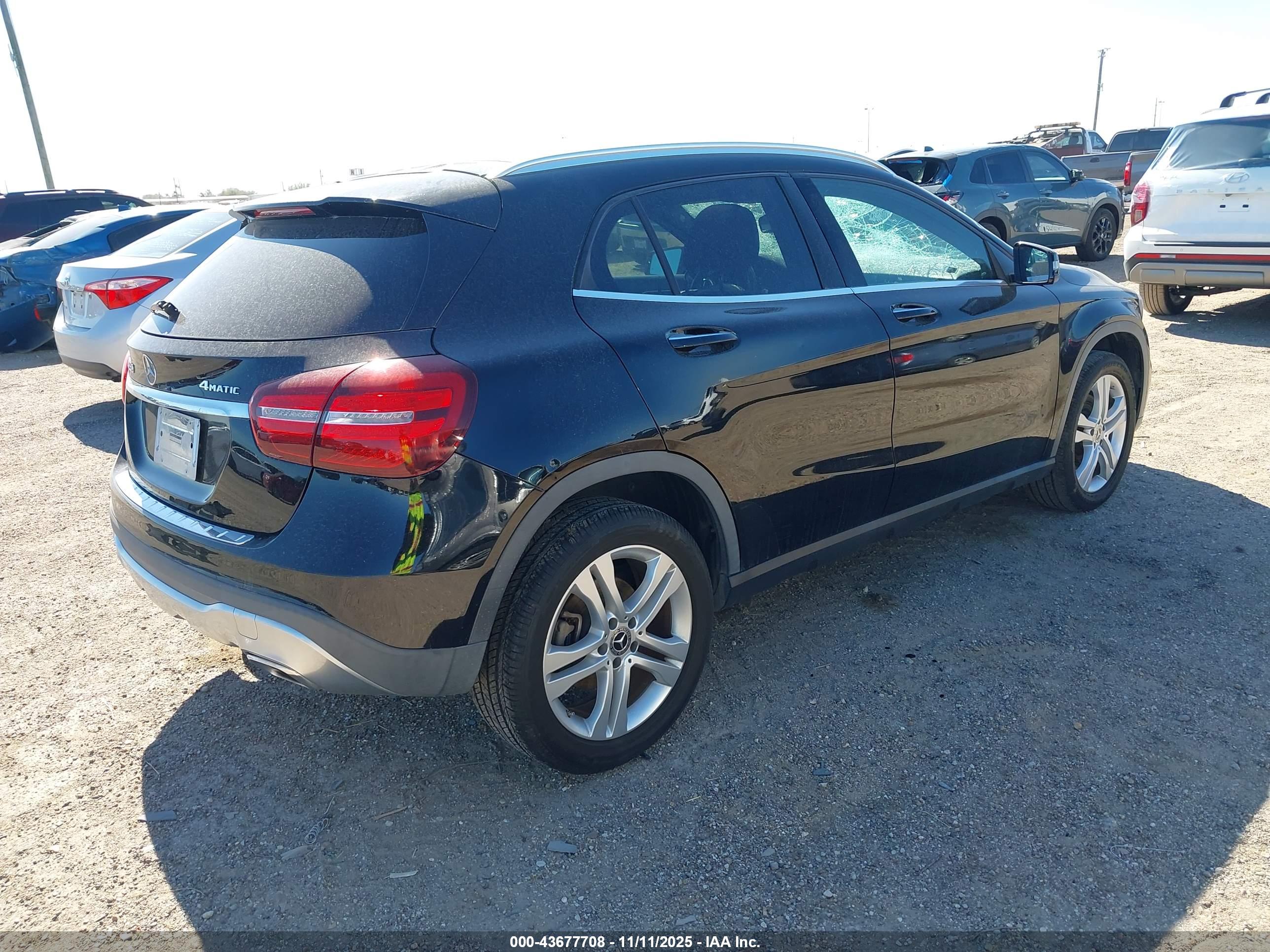 MERCEDES-BENZ GLA image 4