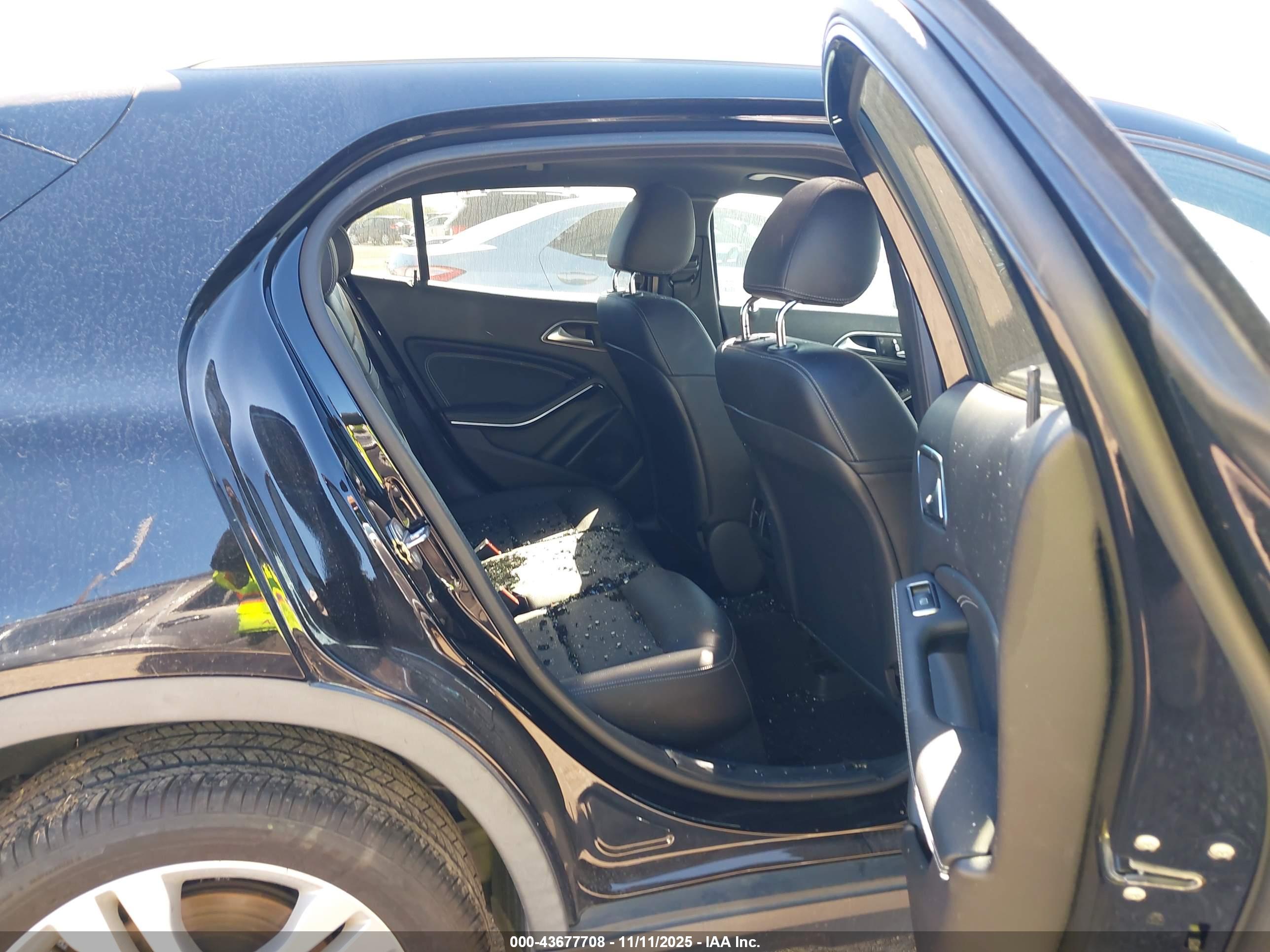 MERCEDES-BENZ GLA image 8