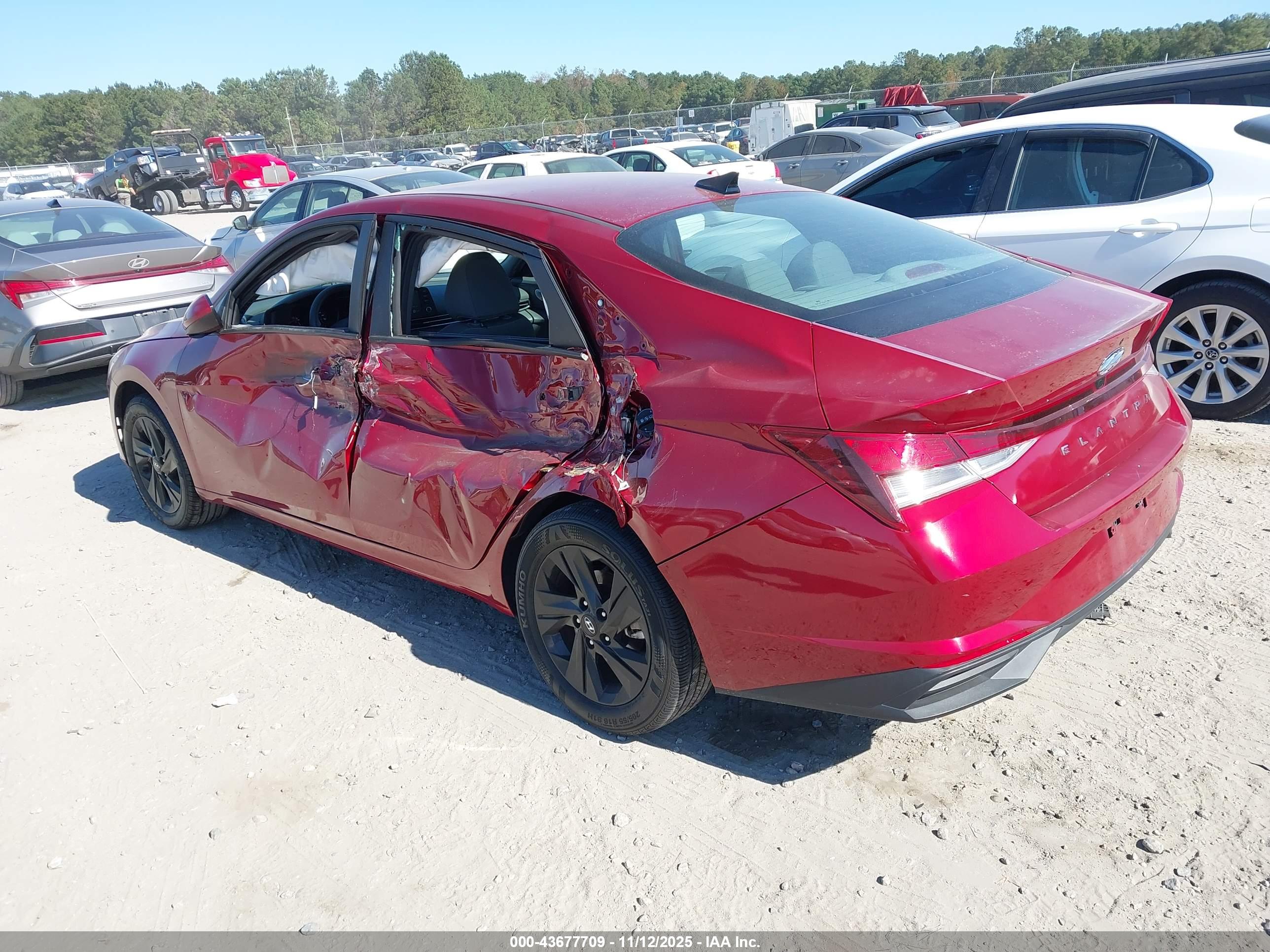 HYUNDAI ELANTRA image 3