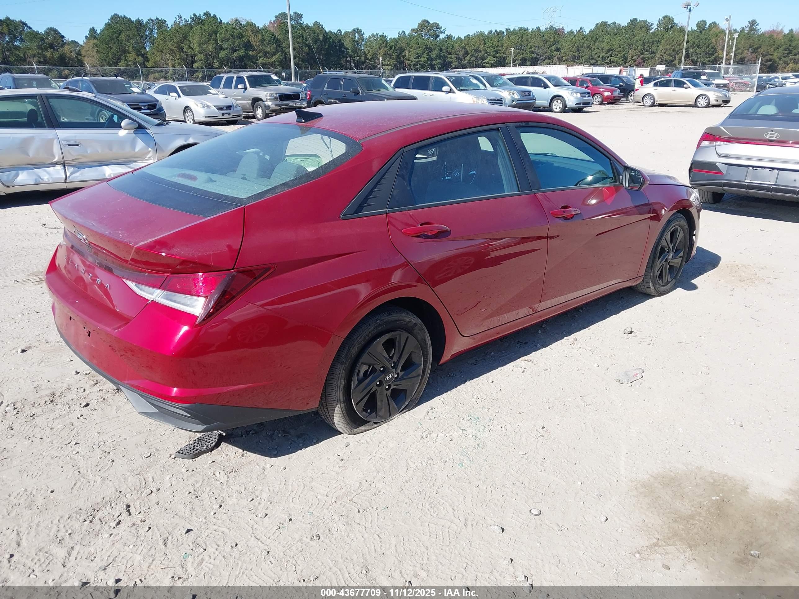 HYUNDAI ELANTRA image 4