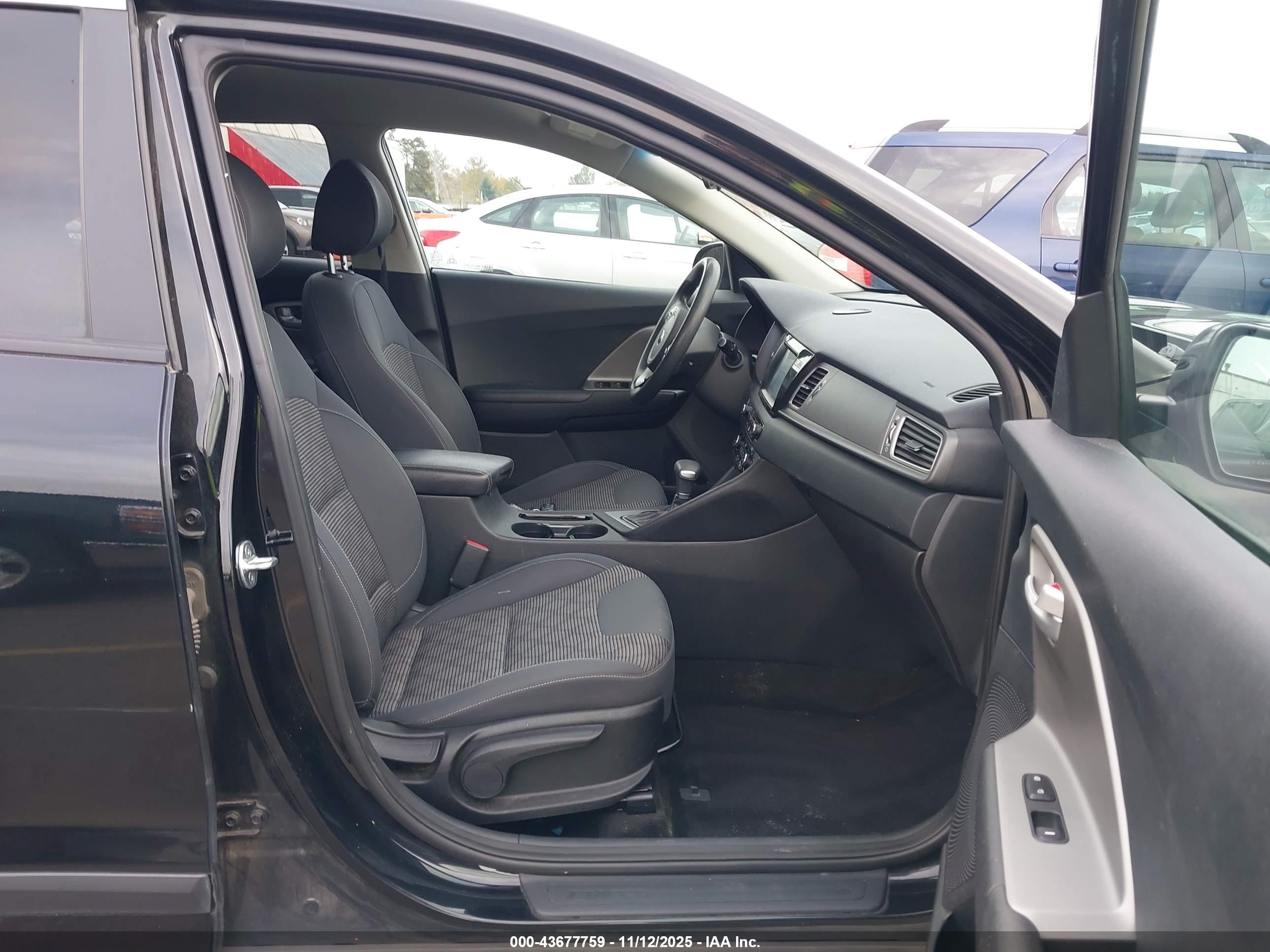 KIA NIRO image 5