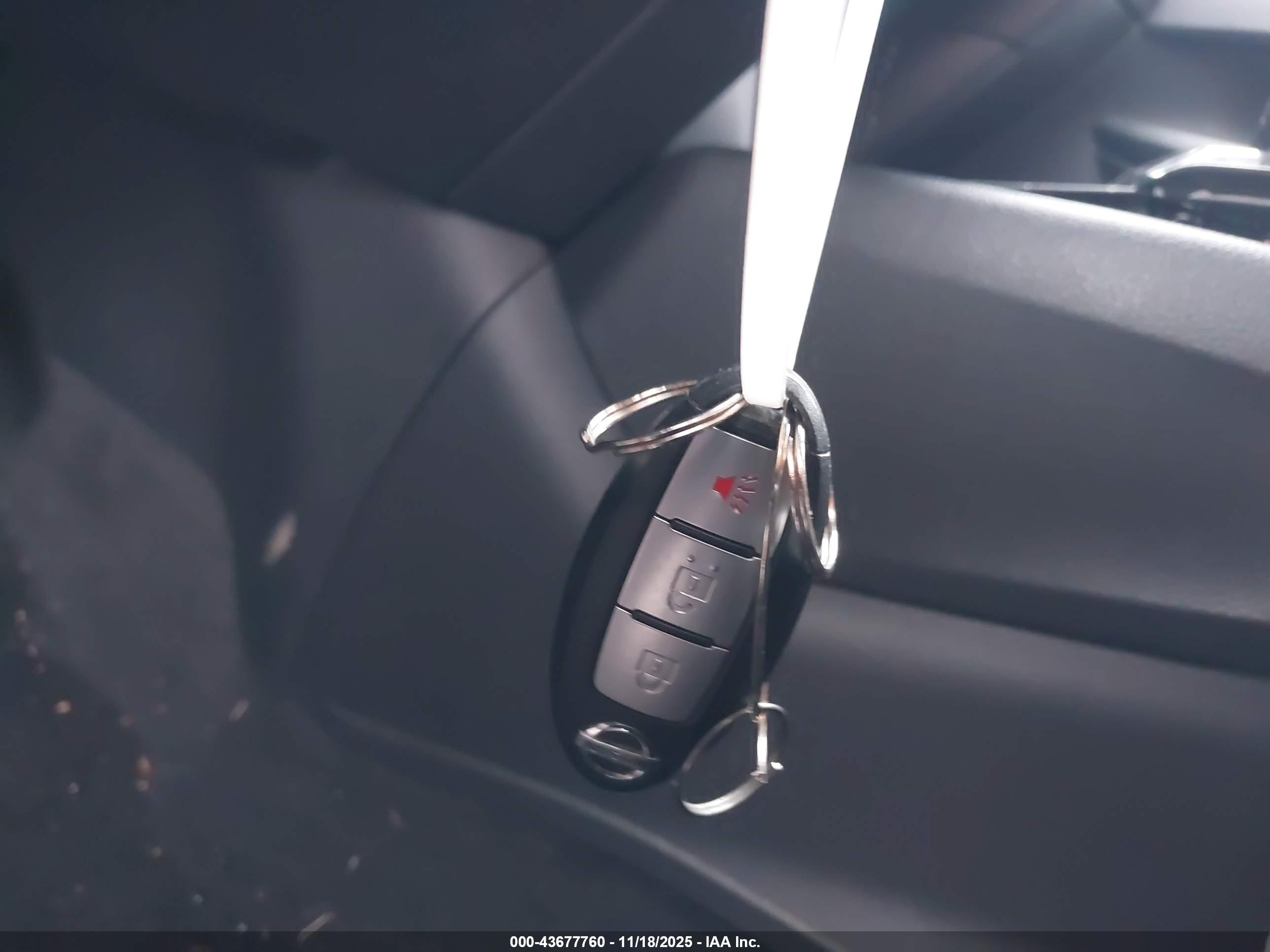 NISSAN ROGUE image 11