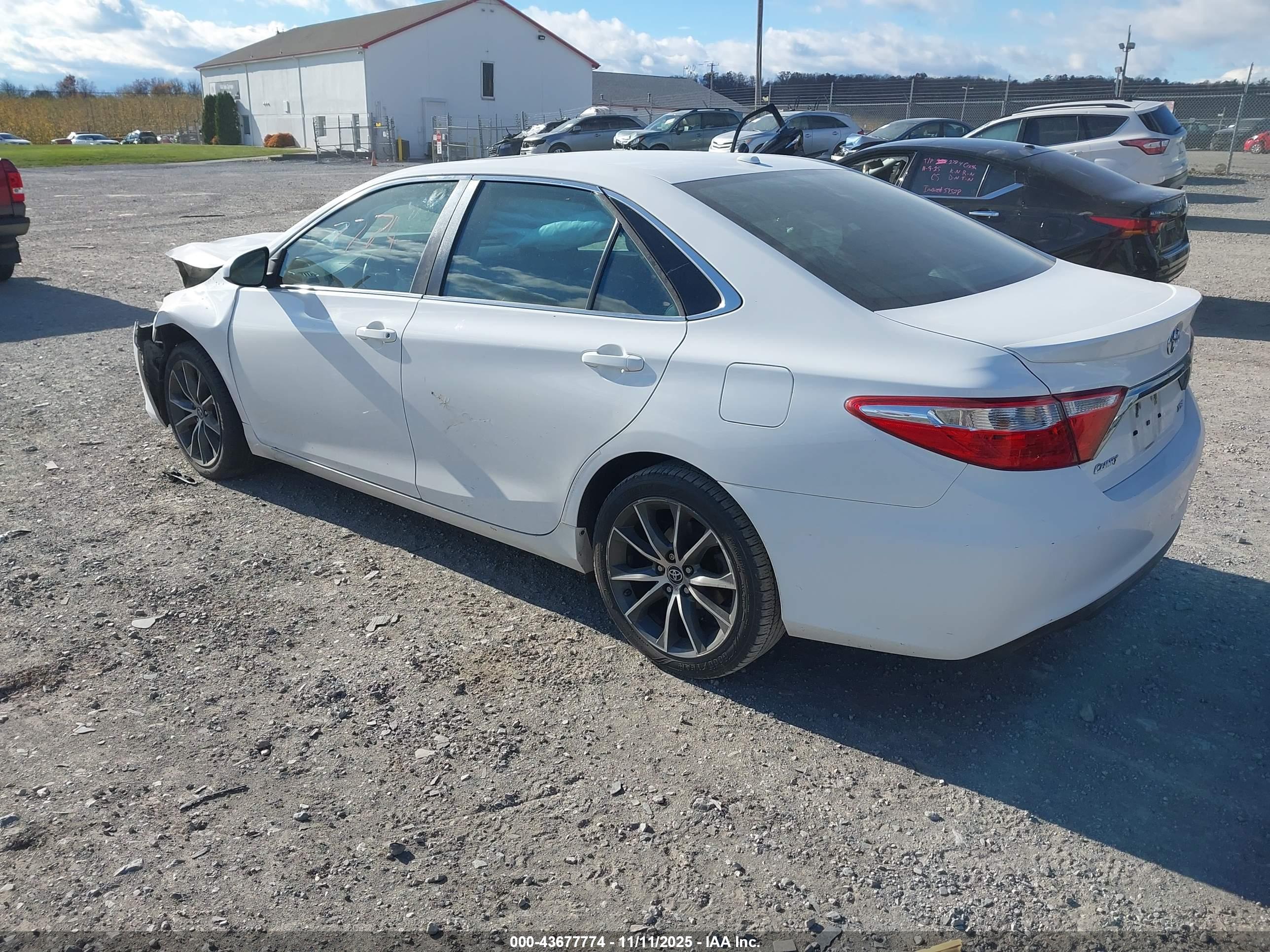 TOYOTA CAMRY image 3