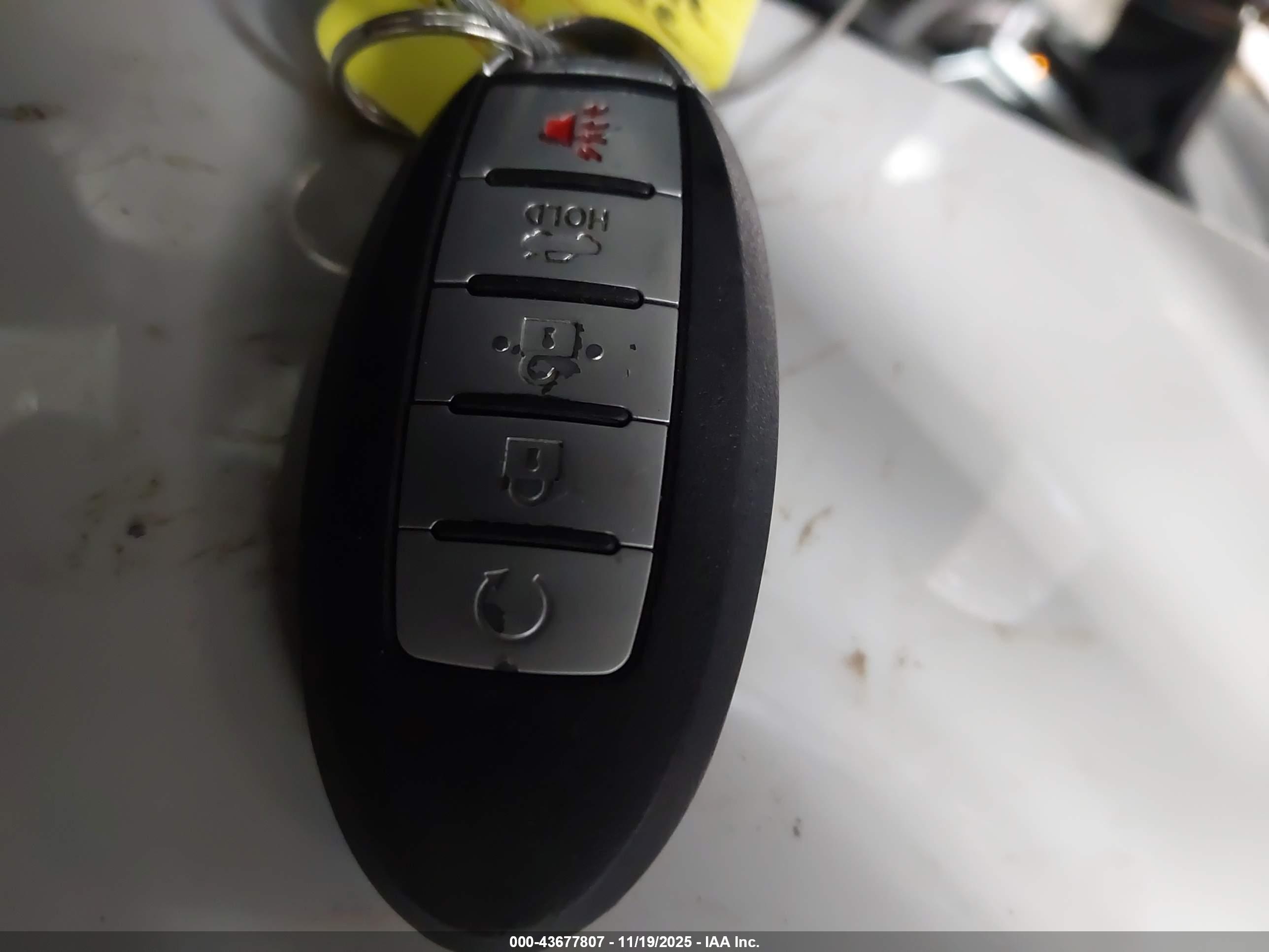 NISSAN ROGUE image 11