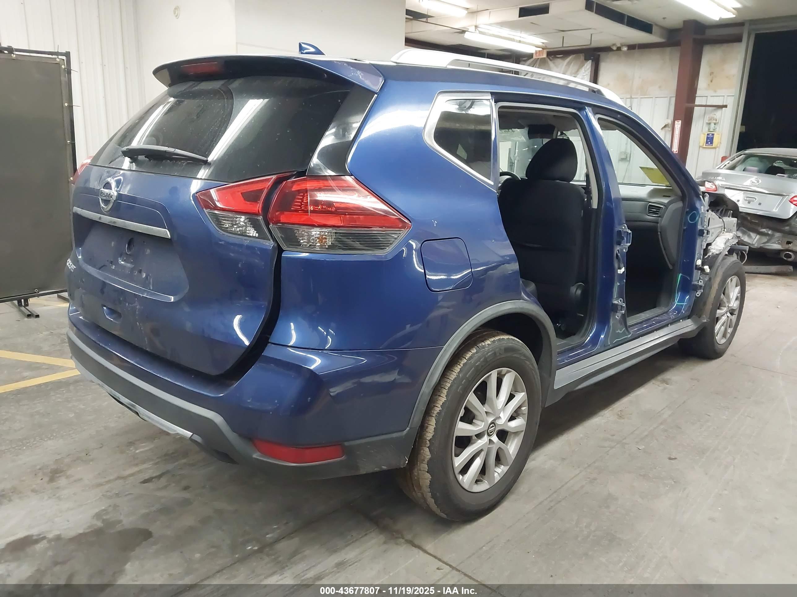 NISSAN ROGUE image 4