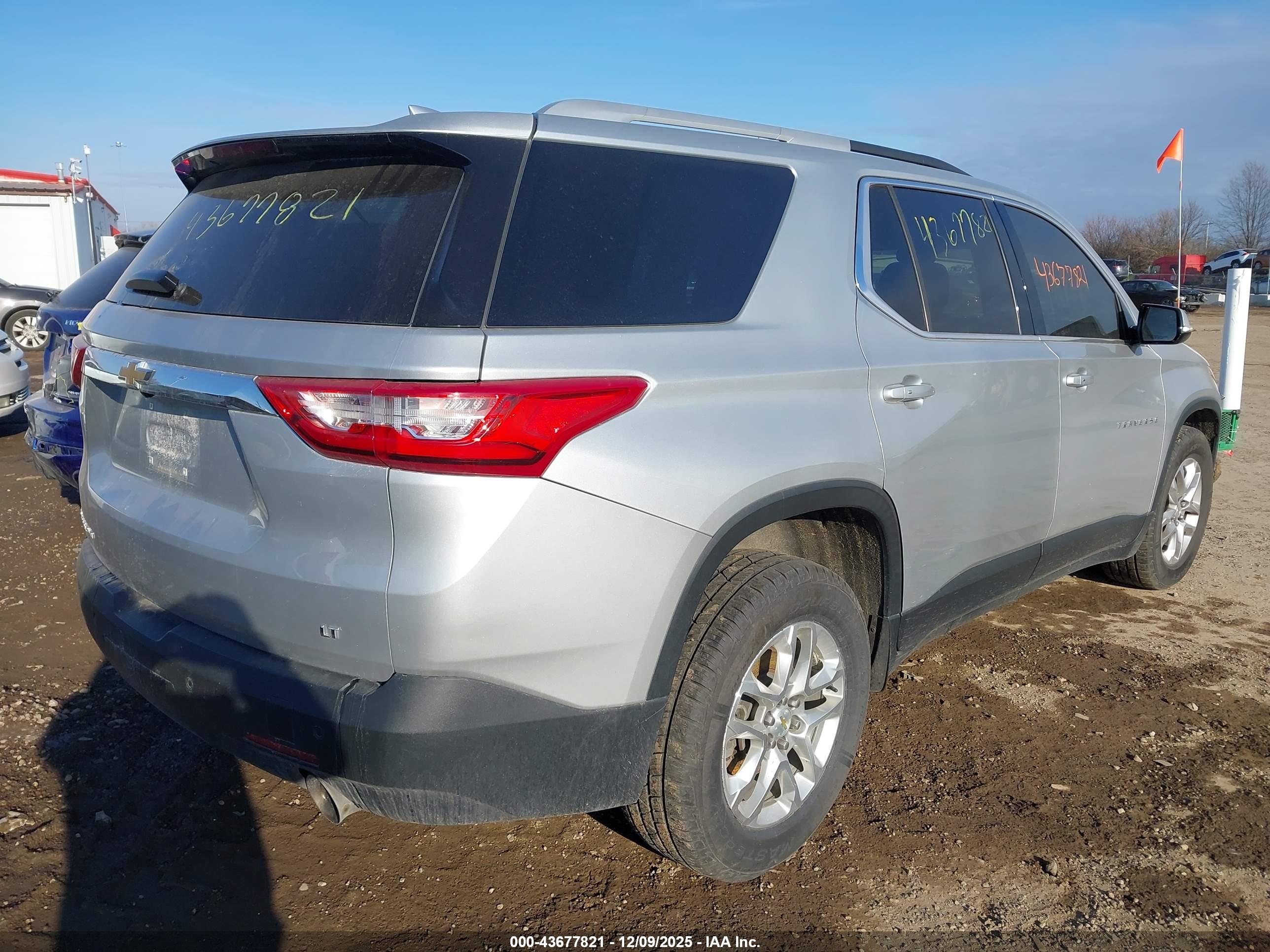 CHEVROLET TRAVERSE image 4