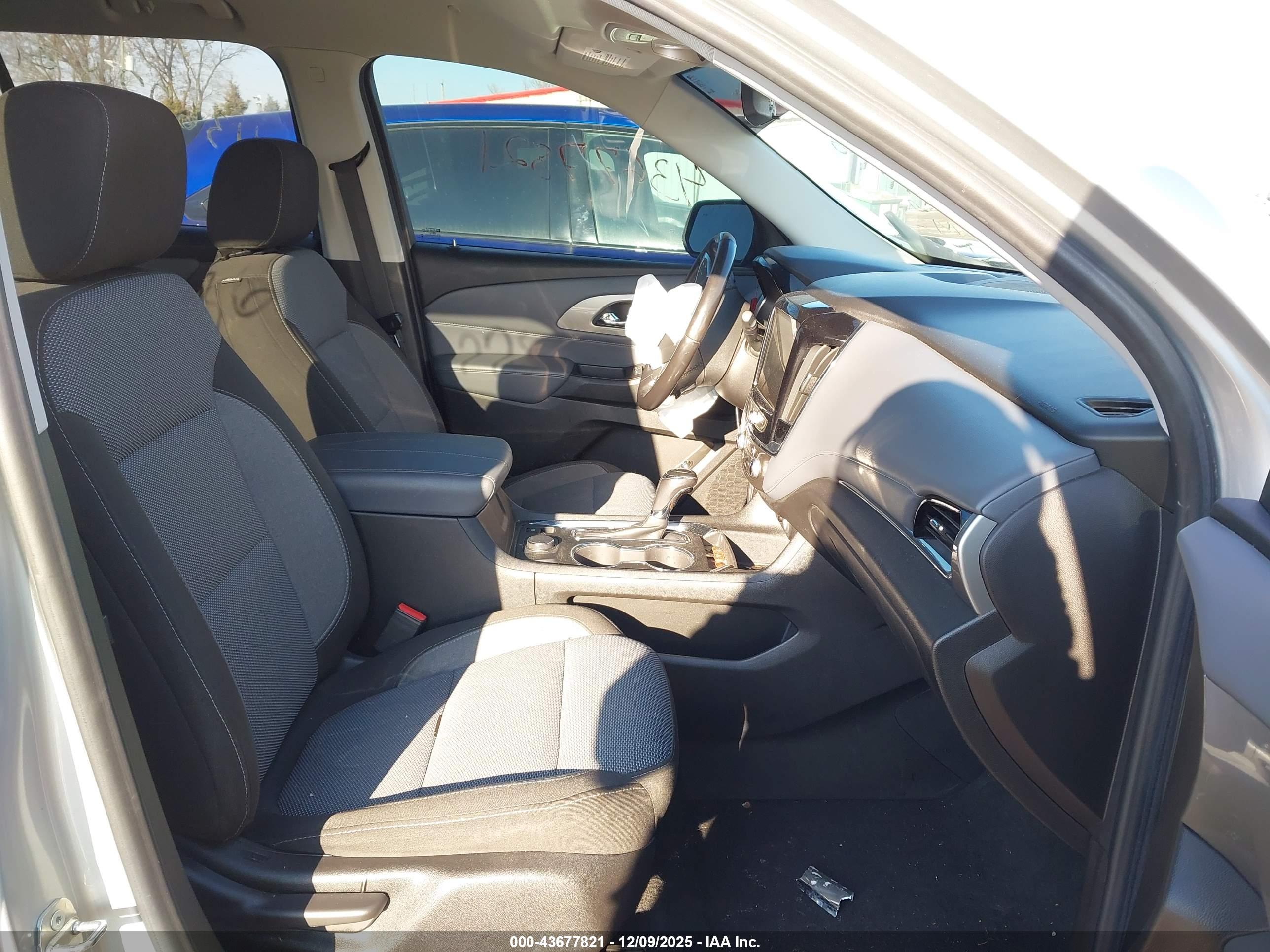 CHEVROLET TRAVERSE image 5