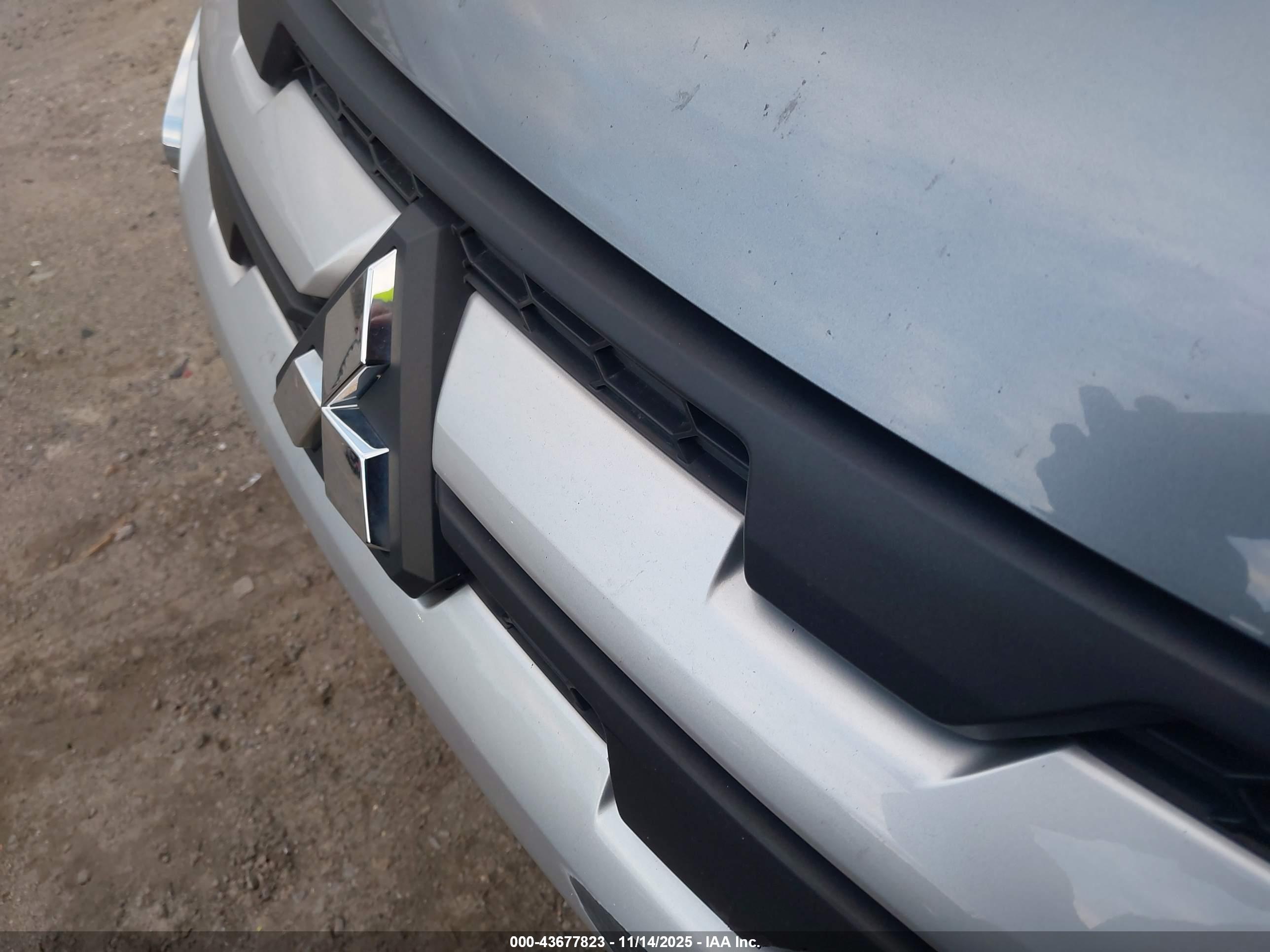 MITSUBISHI OUTLANDER image 10