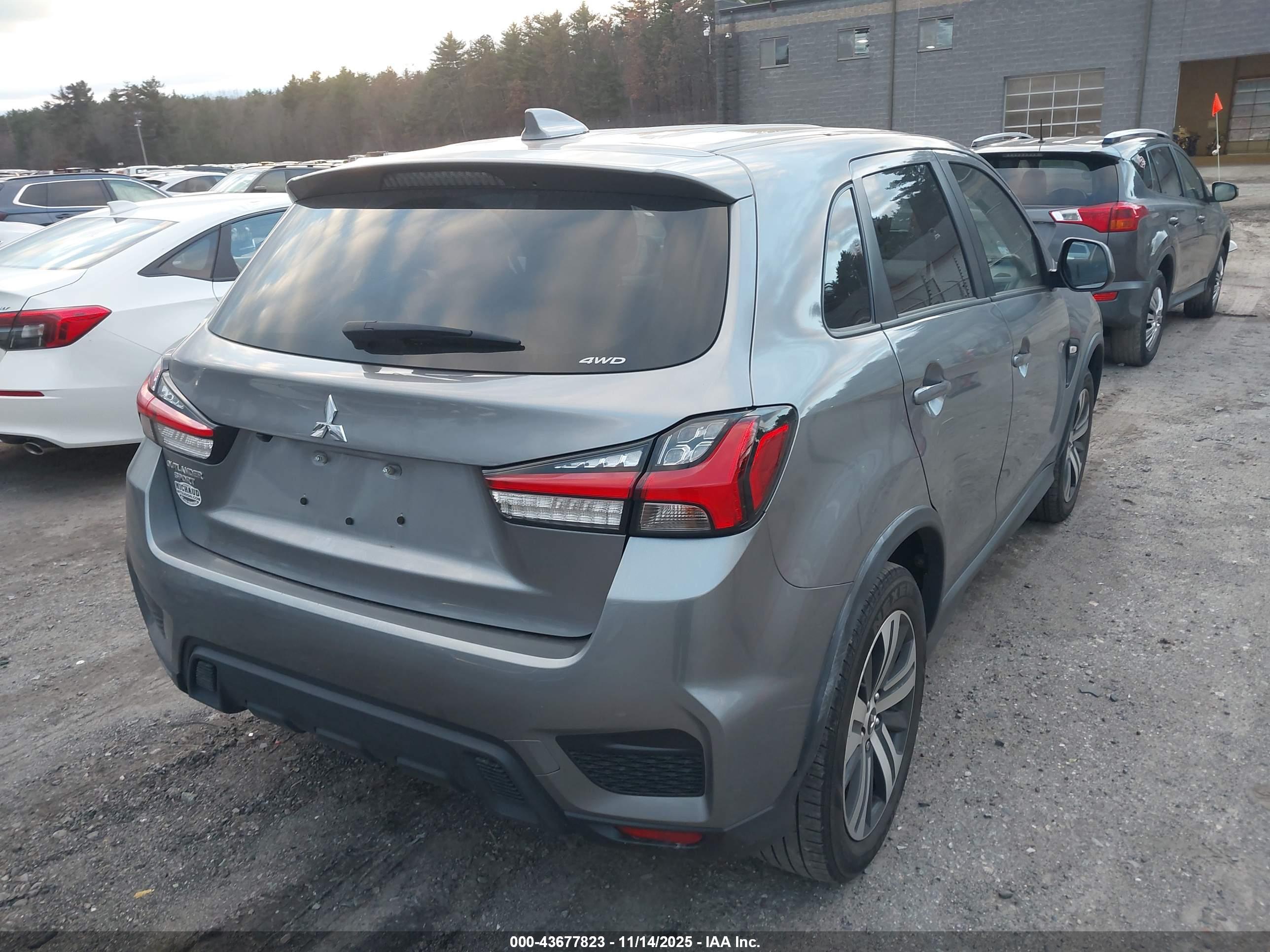 MITSUBISHI OUTLANDER image 4