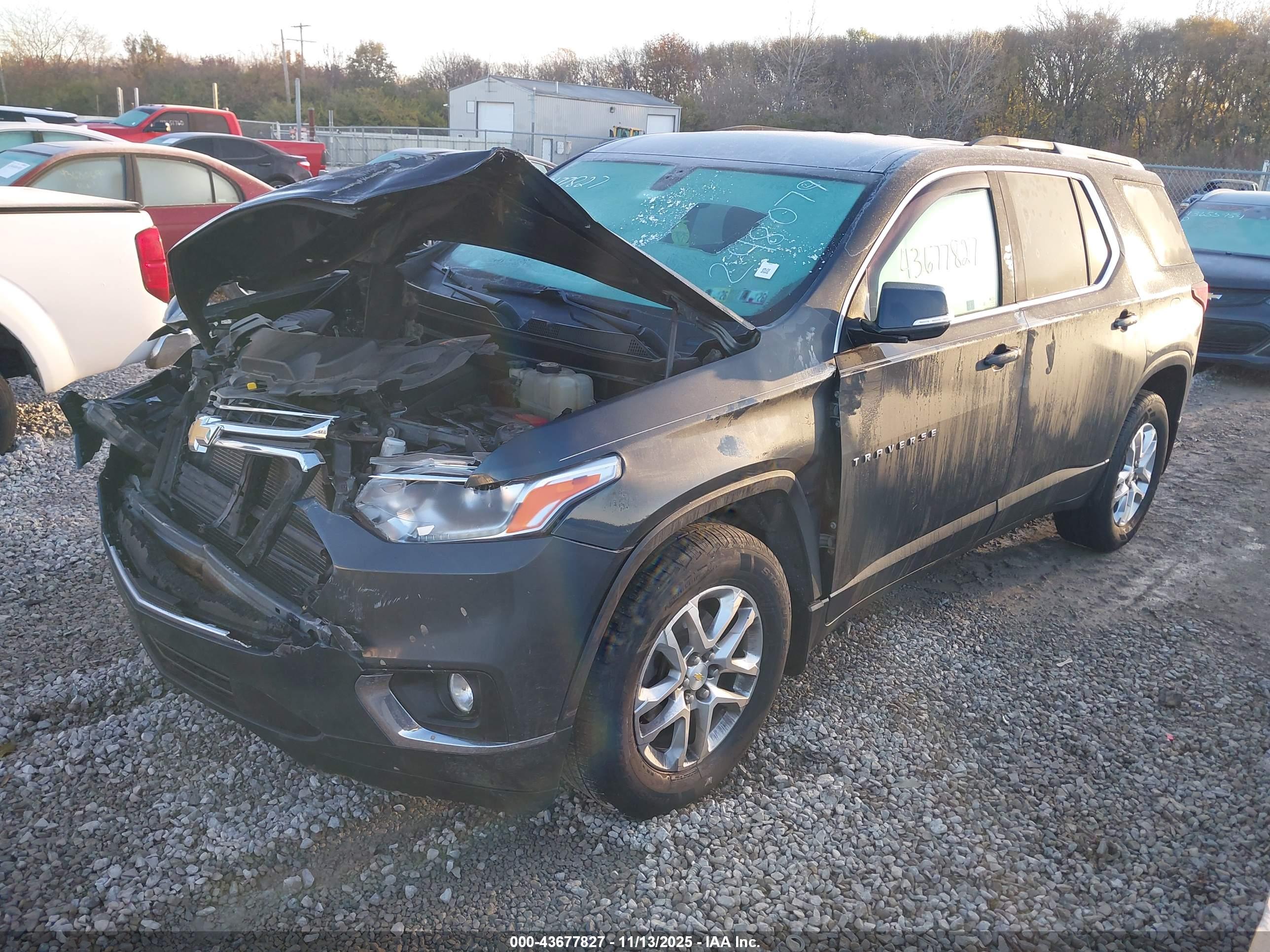 CHEVROLET TRAVERSE image 2