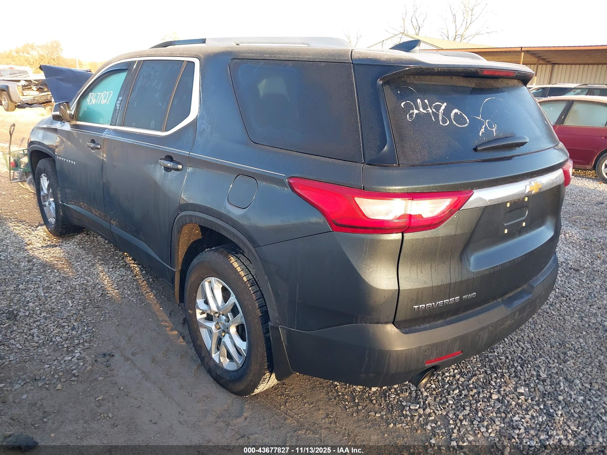 CHEVROLET TRAVERSE image 3