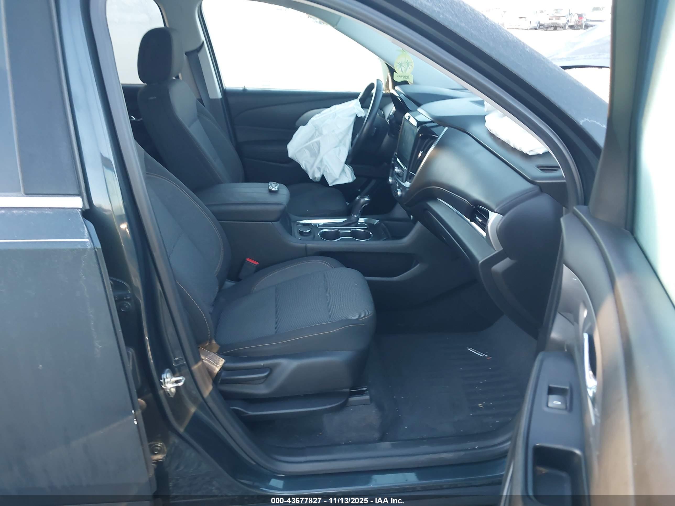 CHEVROLET TRAVERSE image 5
