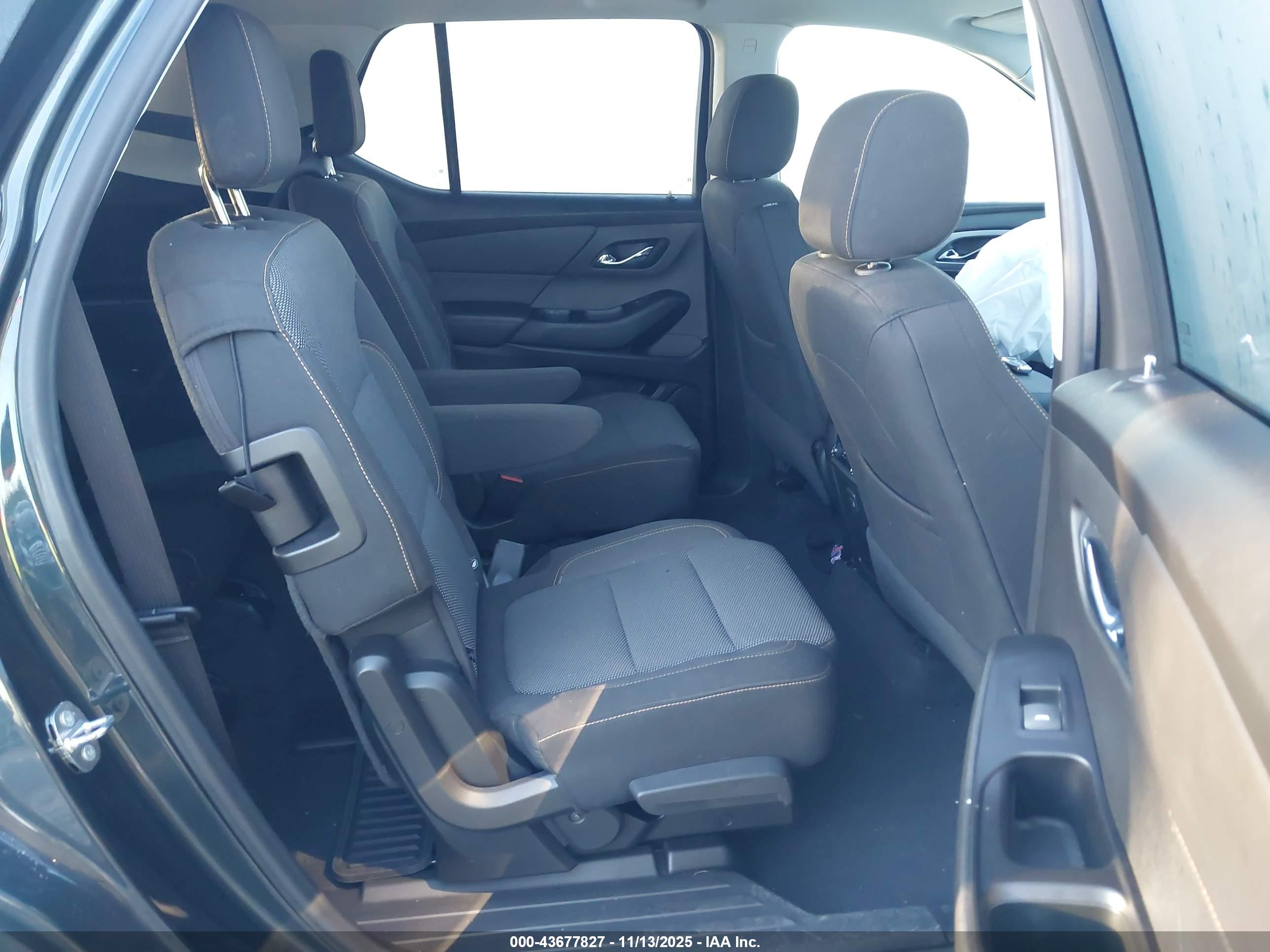 CHEVROLET TRAVERSE image 8