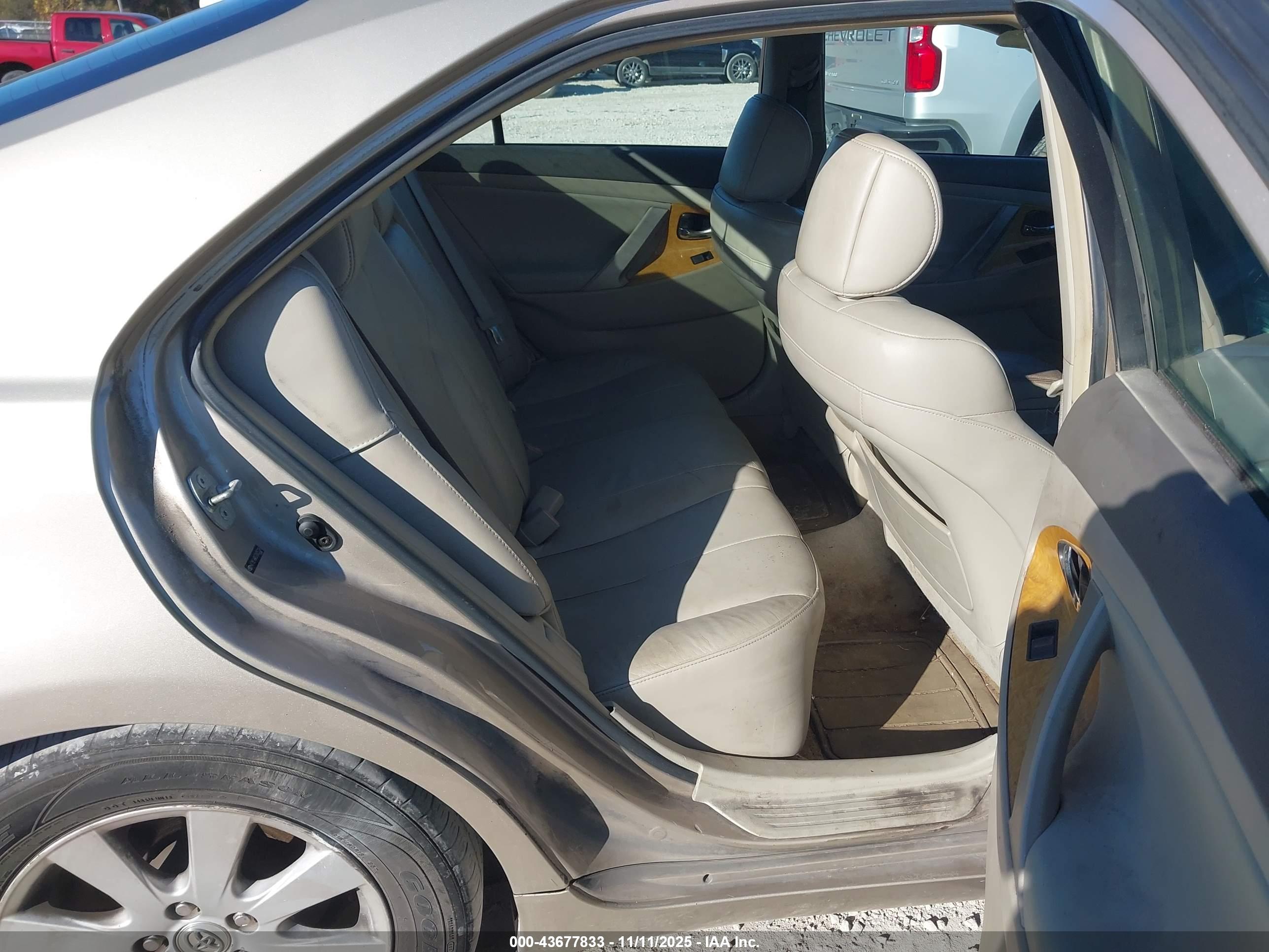 TOYOTA CAMRY image 8