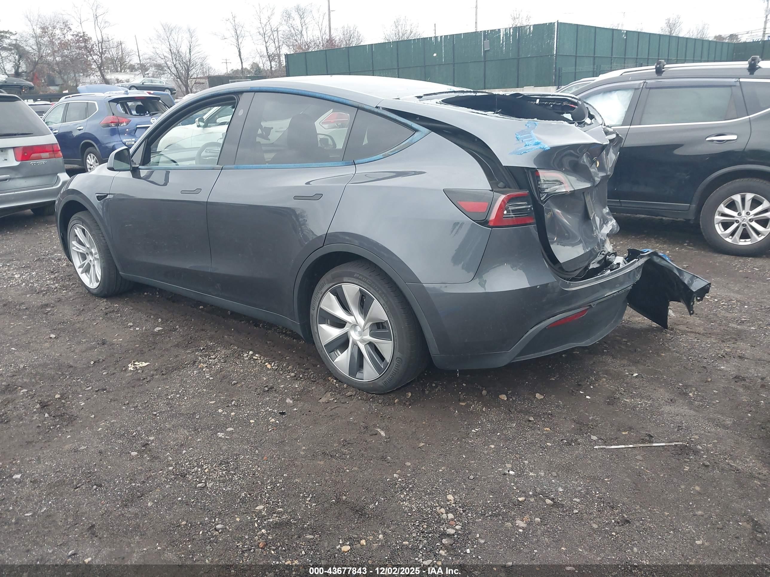 TESLA MODEL image 3