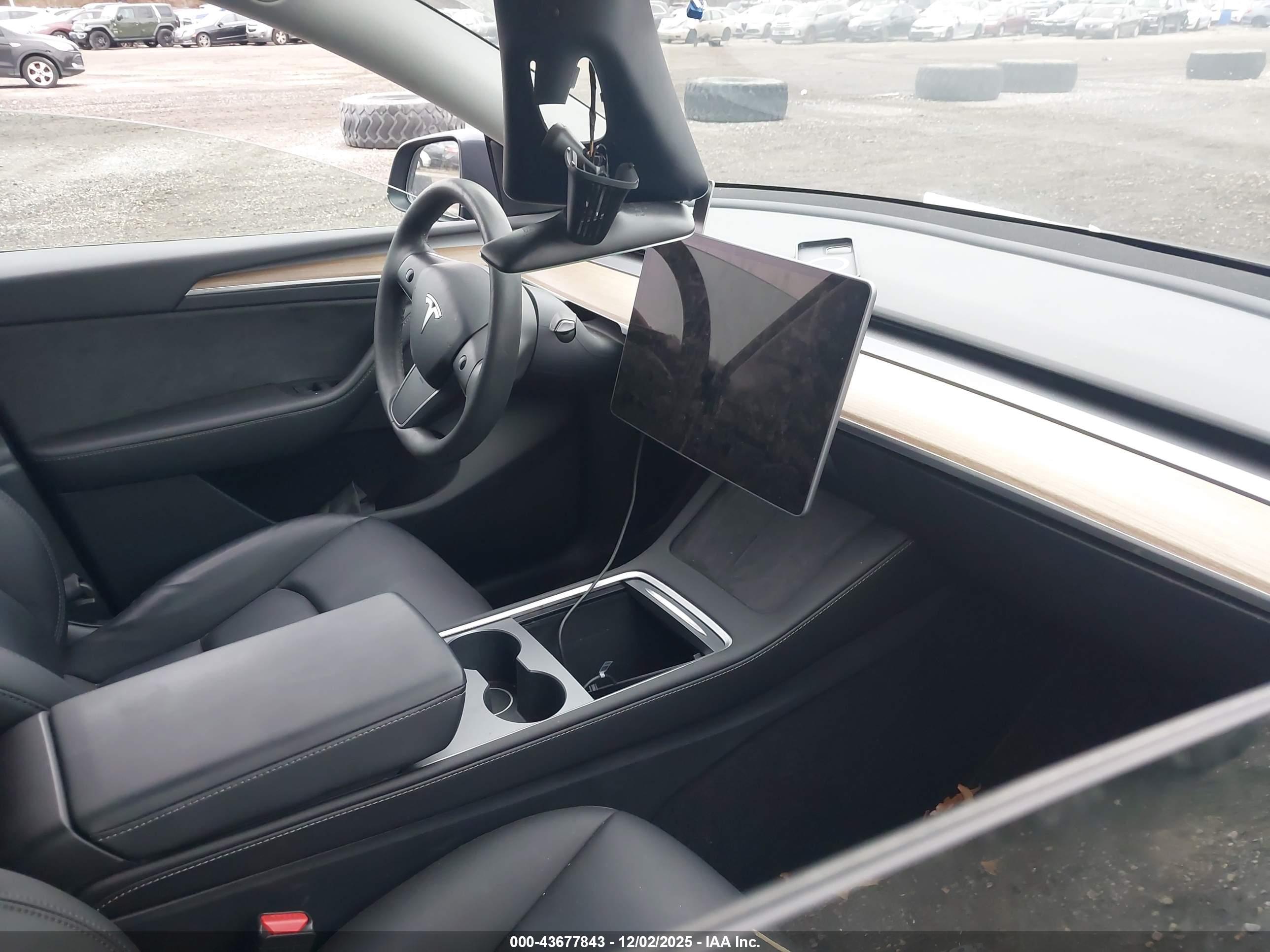 TESLA MODEL image 5