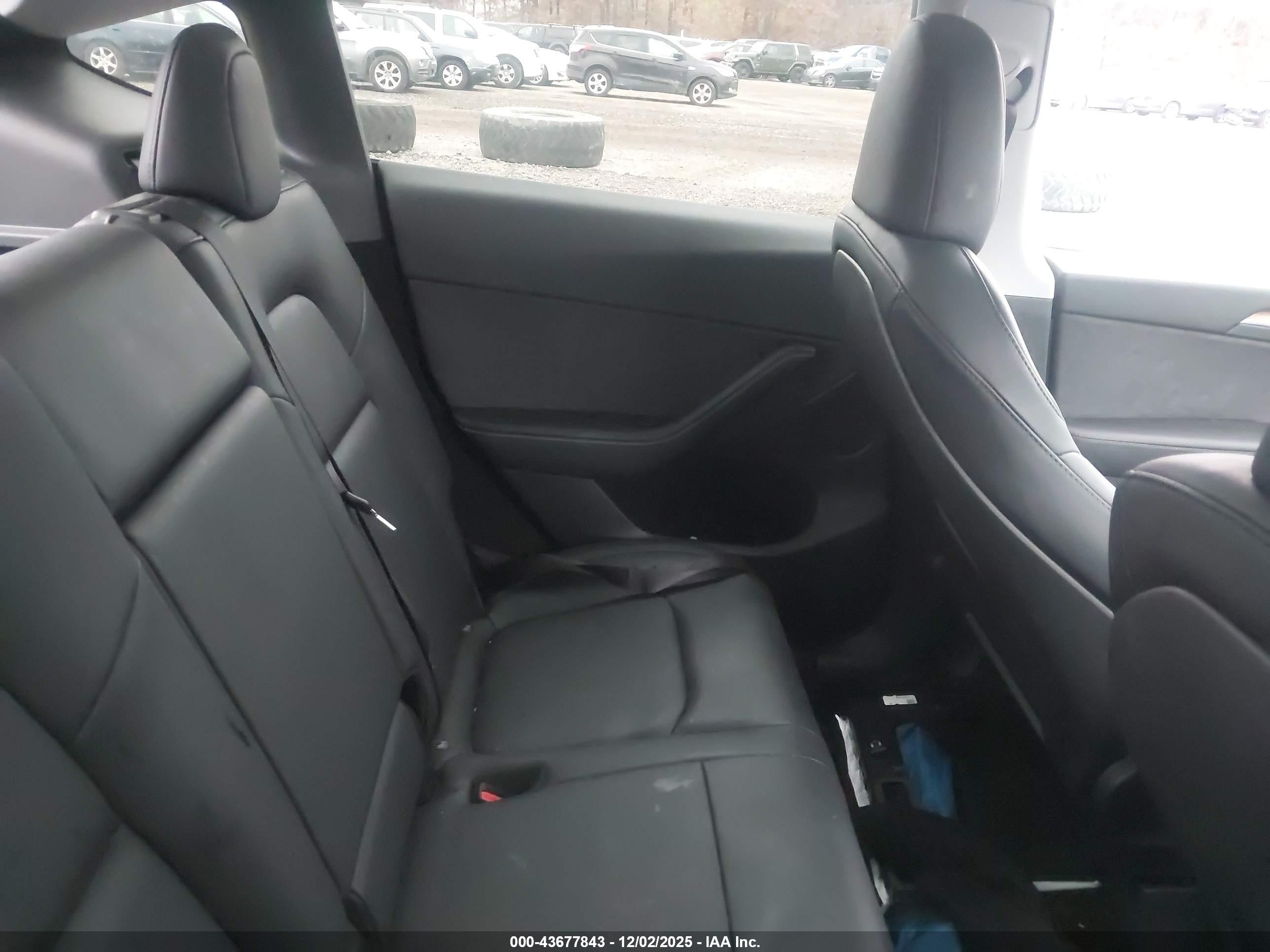 TESLA MODEL image 8