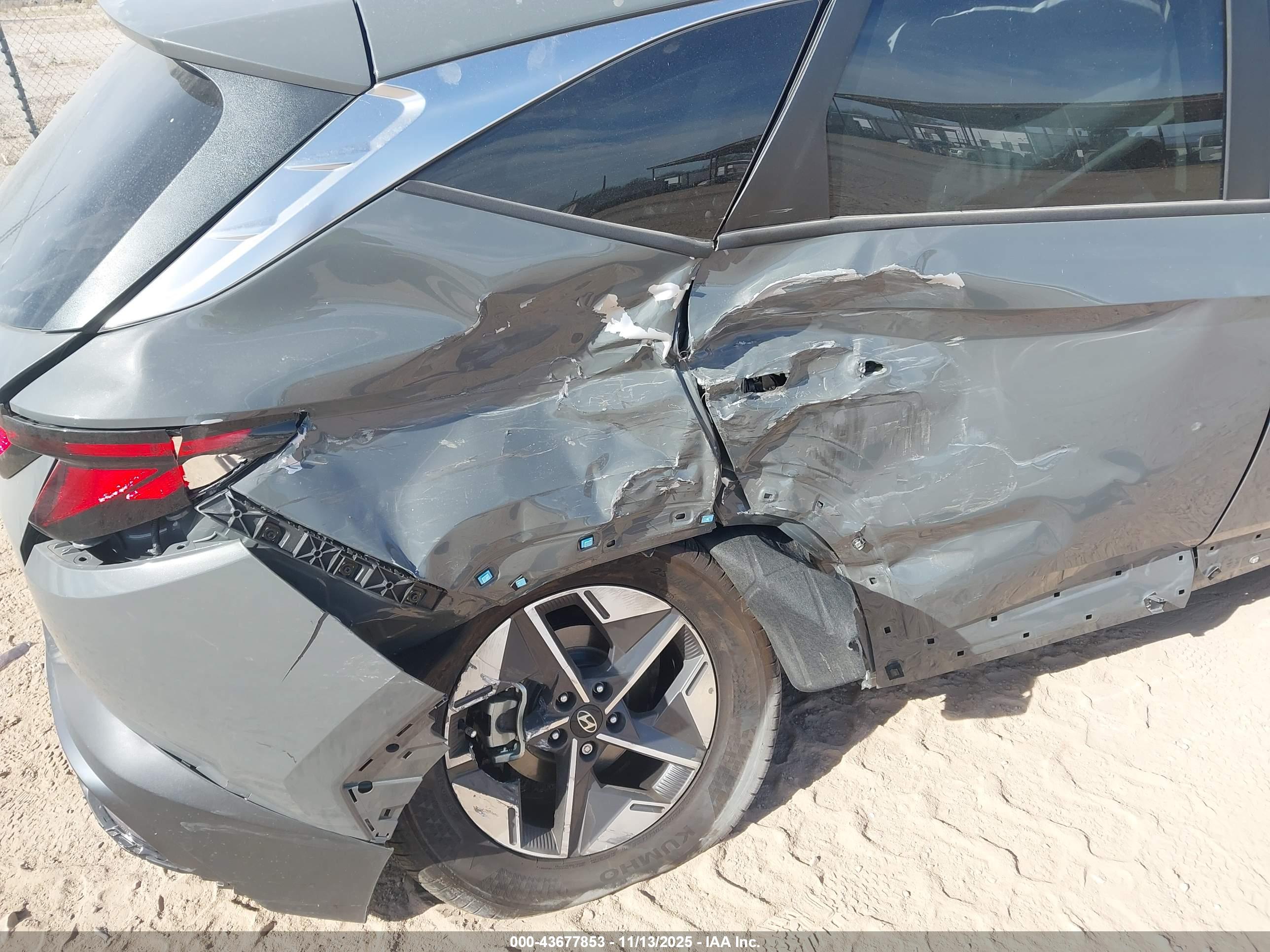 HYUNDAI TUCSON image 6