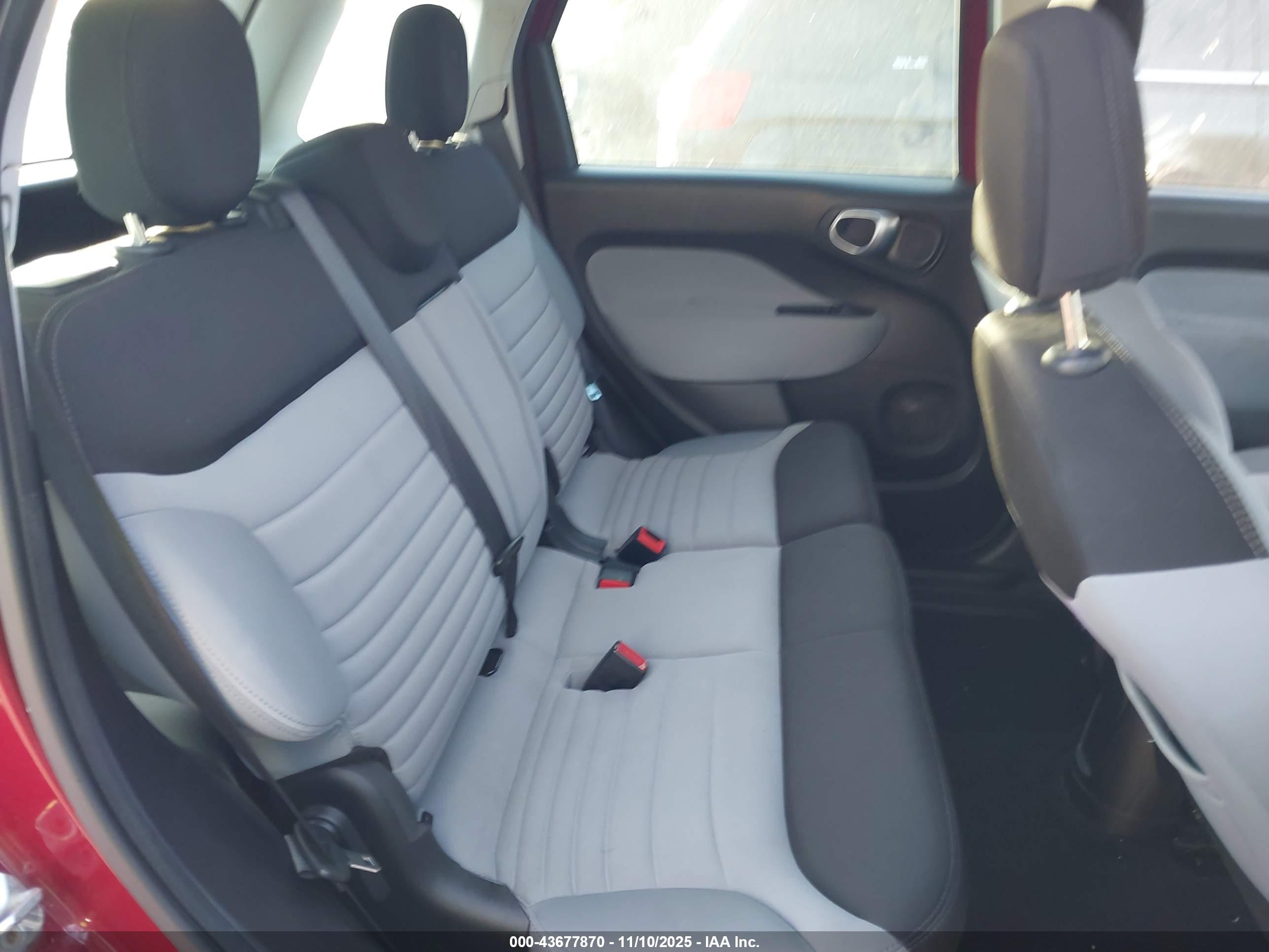 FIAT 500L image 8