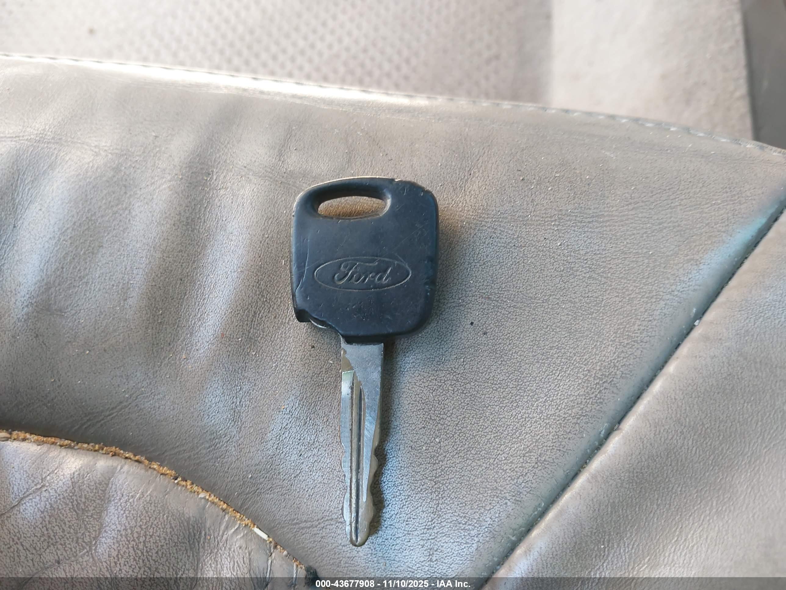 BUICK LUCERNE image 11